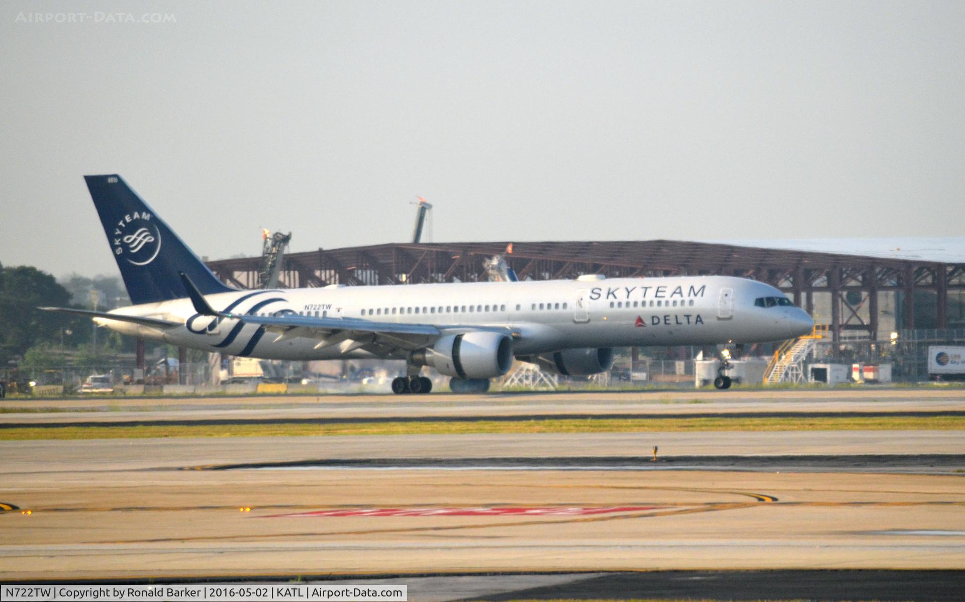 N722TW, 1999 Boeing 757-231 C/N 29385, Landing Atlanta