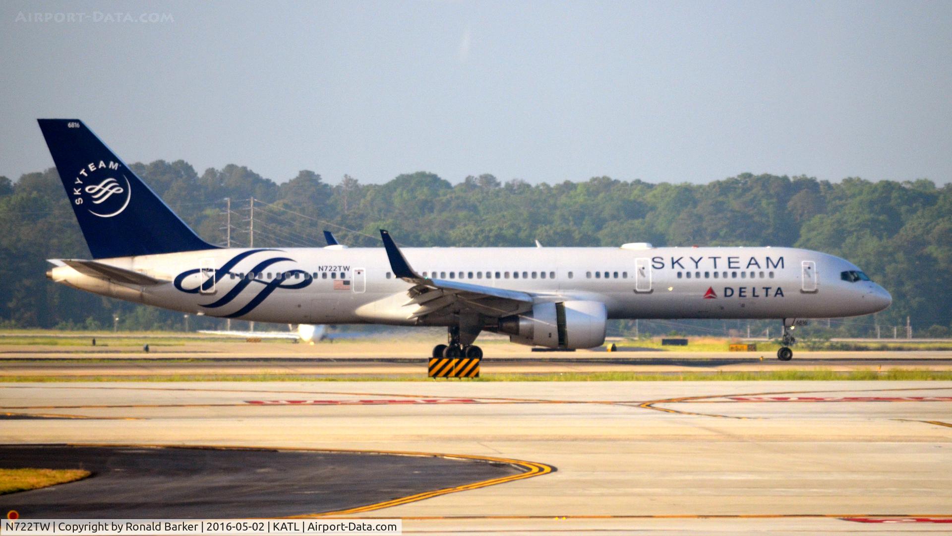 N722TW, 1999 Boeing 757-231 C/N 29385, Landing roll Atlanta