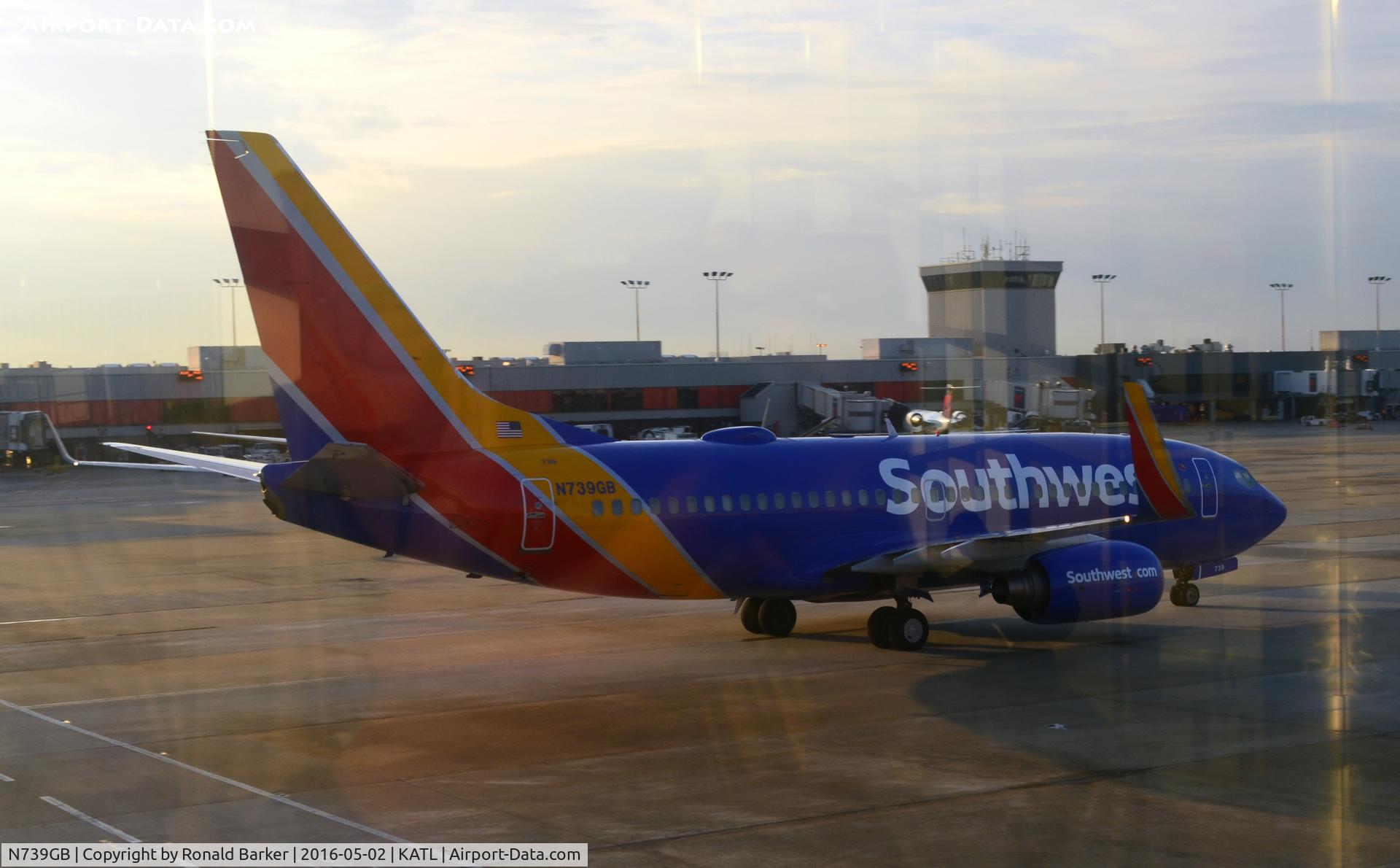 N739GB, 1998 Boeing 737-7H4 C/N 29275, Taxi Atlanta