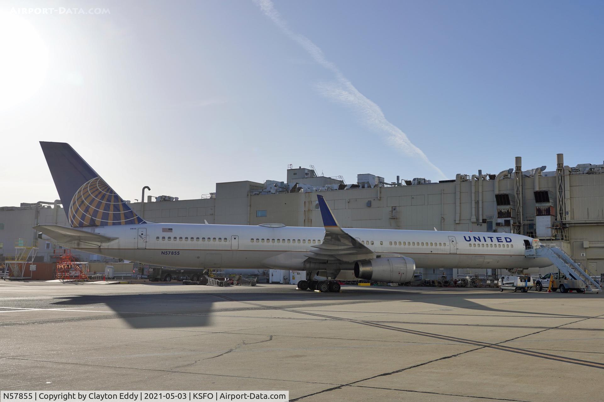 N57855, 2004 Boeing 757-324 C/N 32814, SFO 2021.