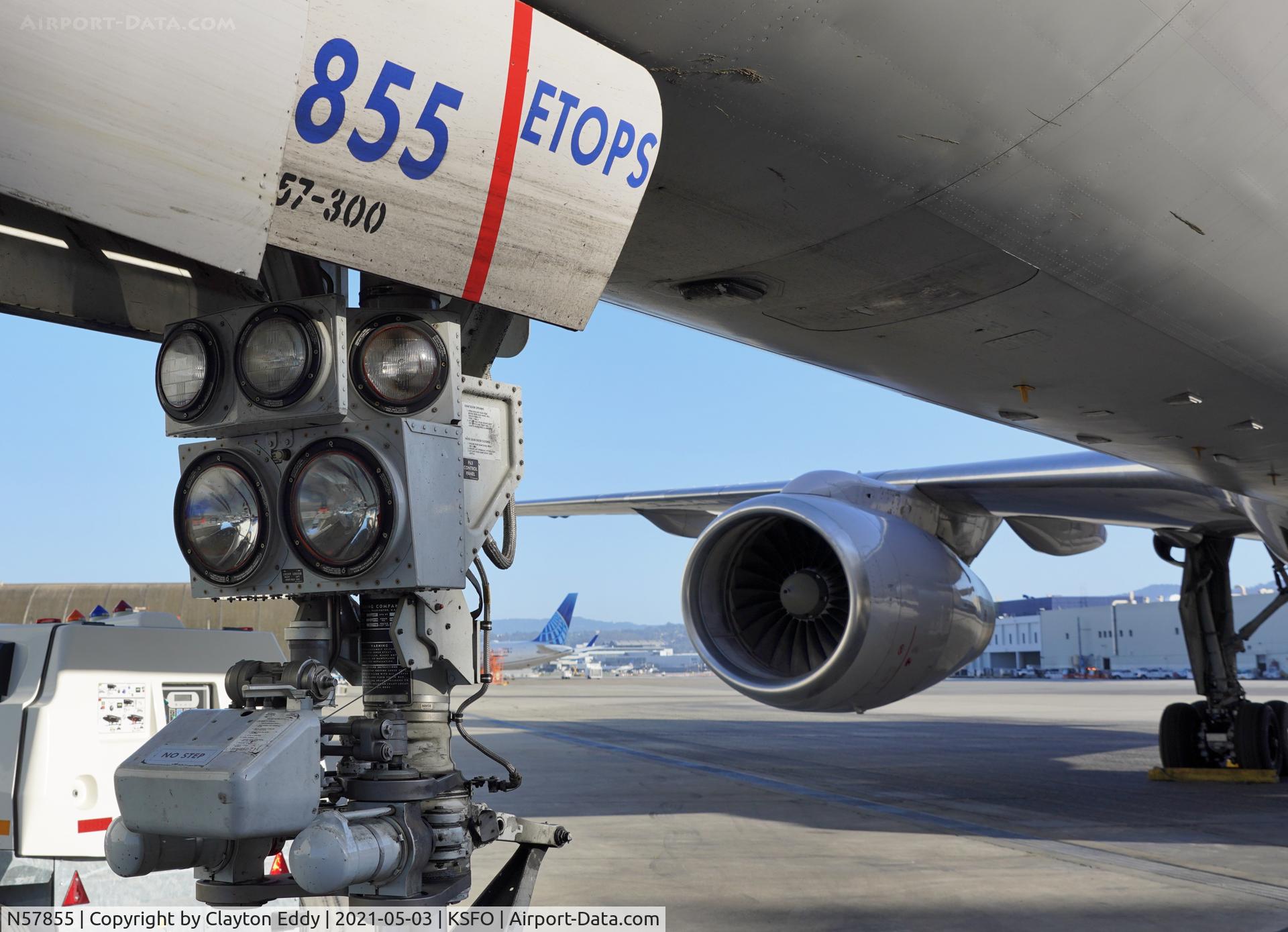 N57855, 2004 Boeing 757-324 C/N 32814, SFO 2021.