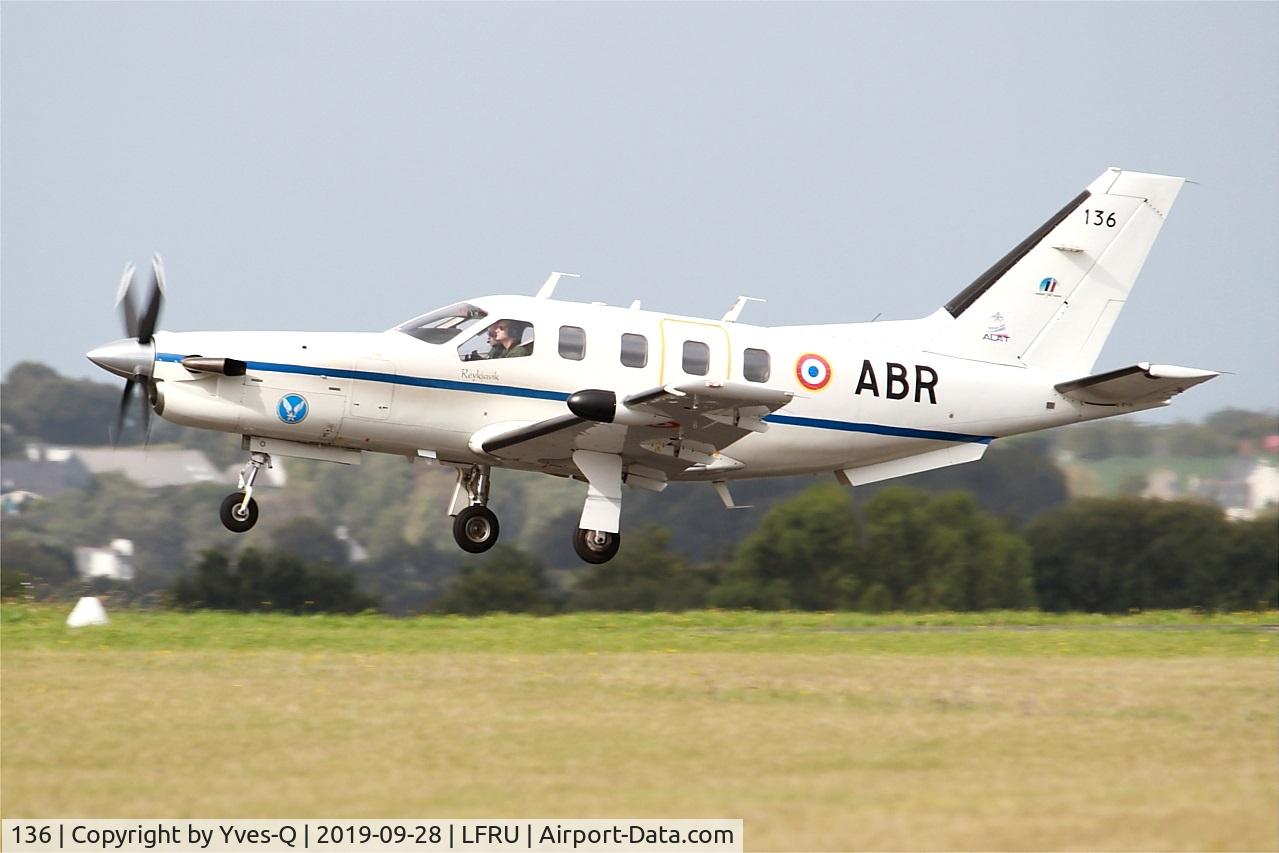 136, 2008 Socata TBM-700B C/N 136, Socata TBM-700B, Take off rwy 22, Morlaix-Ploujean airport (LFRU-MXN) Air show 2019
