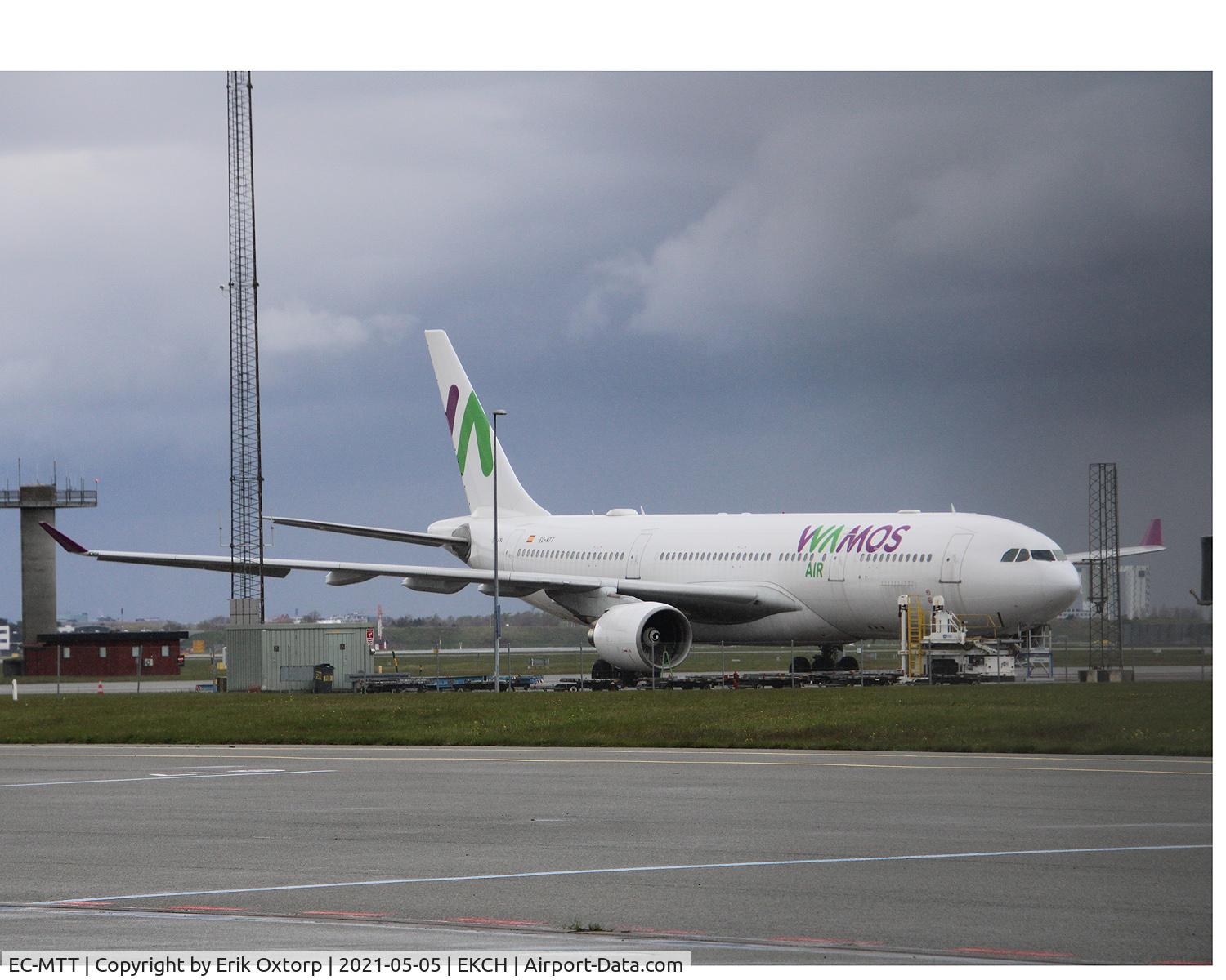 EC-MTT, 2002 Airbus A330-223 C/N 454, EC-MTT in CPH