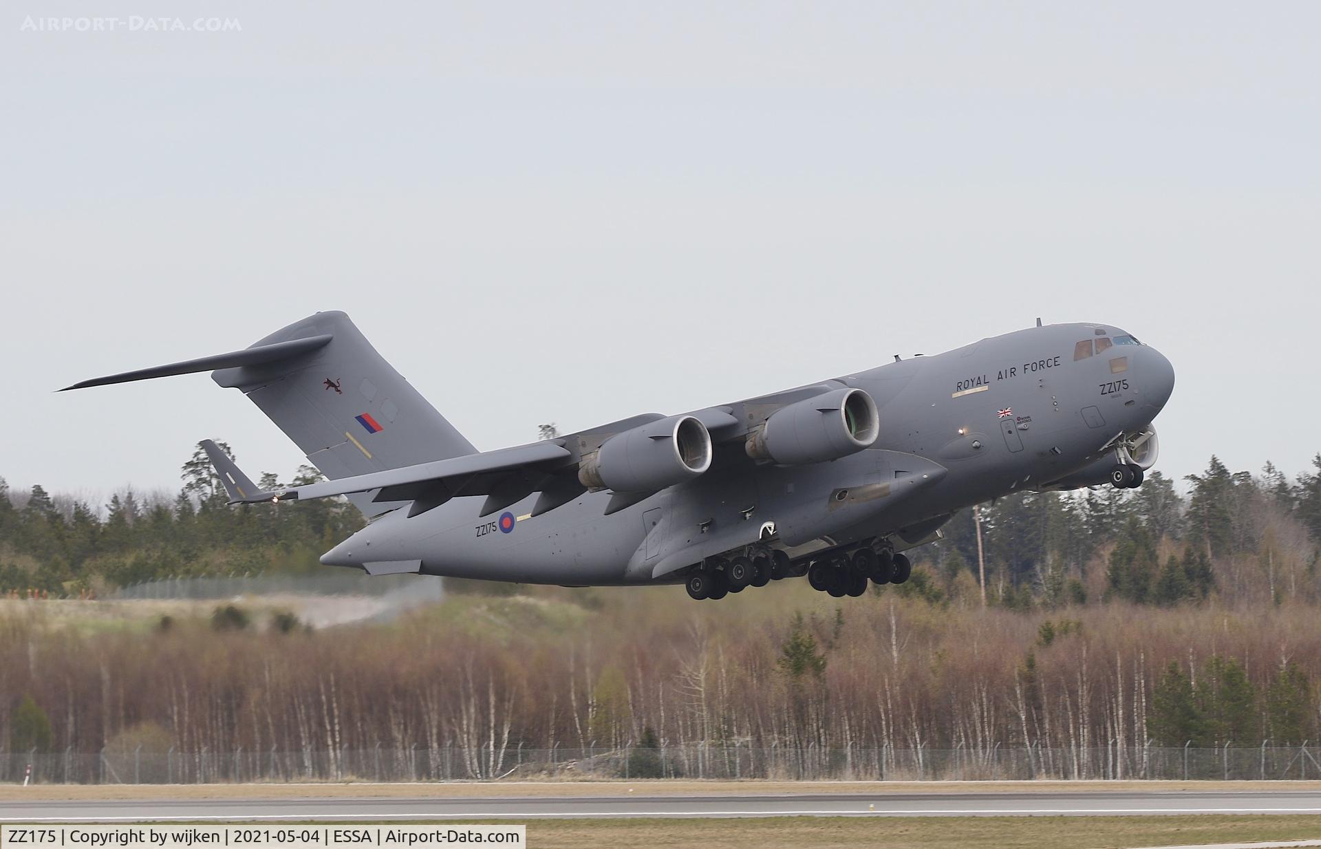 ZZ175, 2008 Boeing C-17A Globemaster III C/N F-185, RWY 19L
