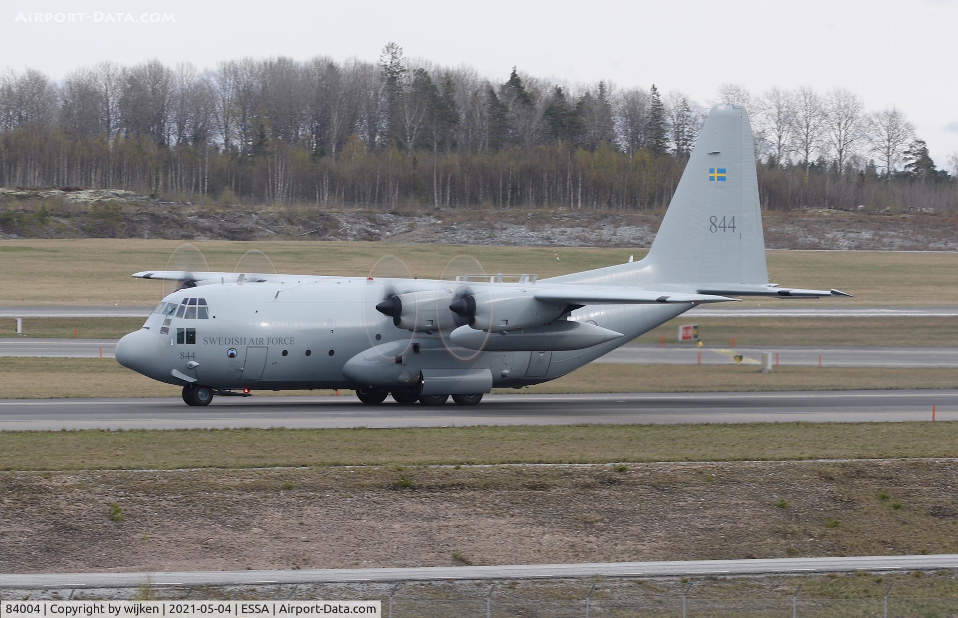 84004, Lockheed C-130H Hercules C/N 382-4881, Taxiway W