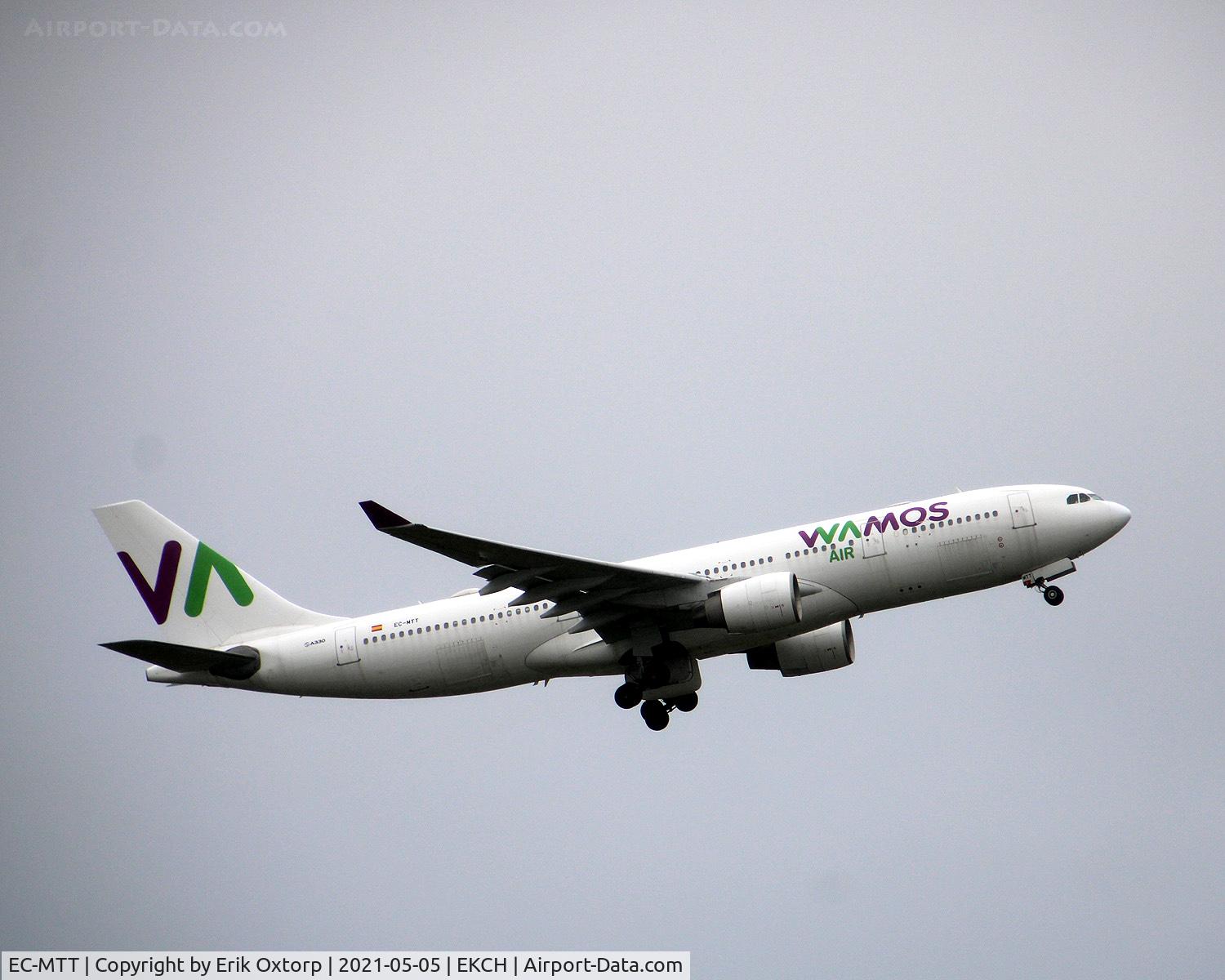 EC-MTT, 2002 Airbus A330-223 C/N 454, EC-MTT taking off rw 22L