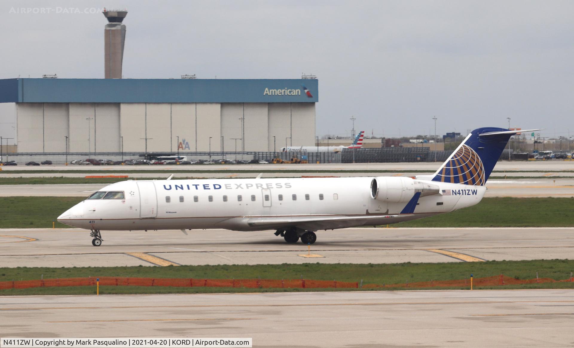 N411ZW, 2001 Bombardier CRJ-200LR (CL-600-2B19) C/N 7569, CL-600-2B19