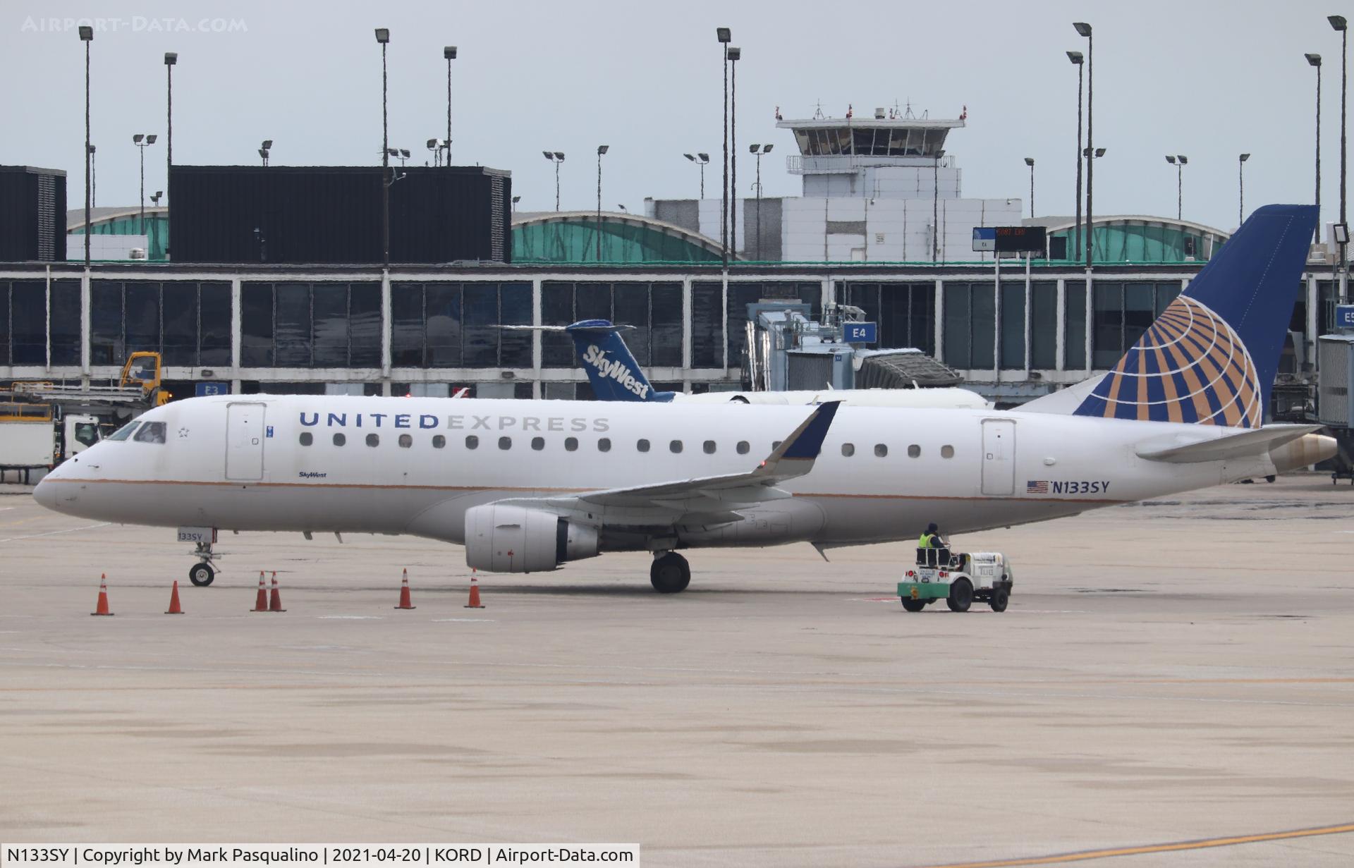 N133SY, 2015 Embraer 175LR (ERJ-170-200LR) C/N 17000452, ERJ-170-200LR