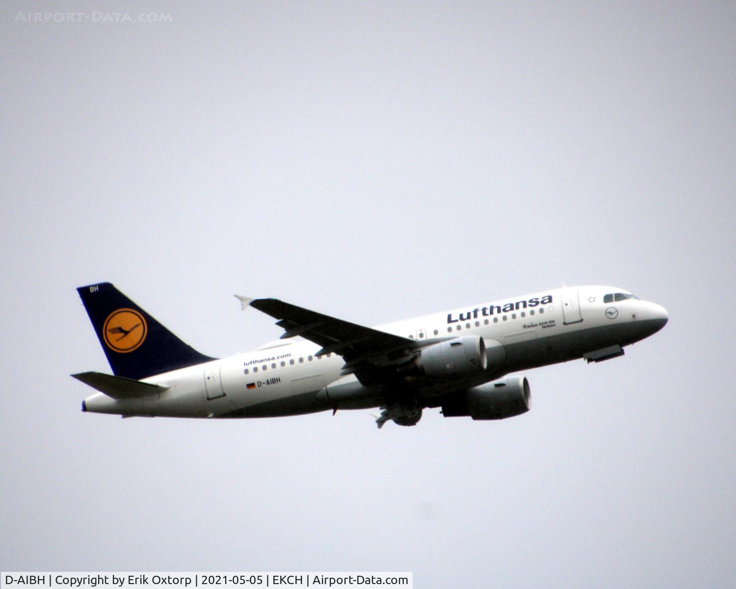 D-AIBH, 2012 Airbus A319-112 C/N 5239, D-AIBH taking off rw 22L