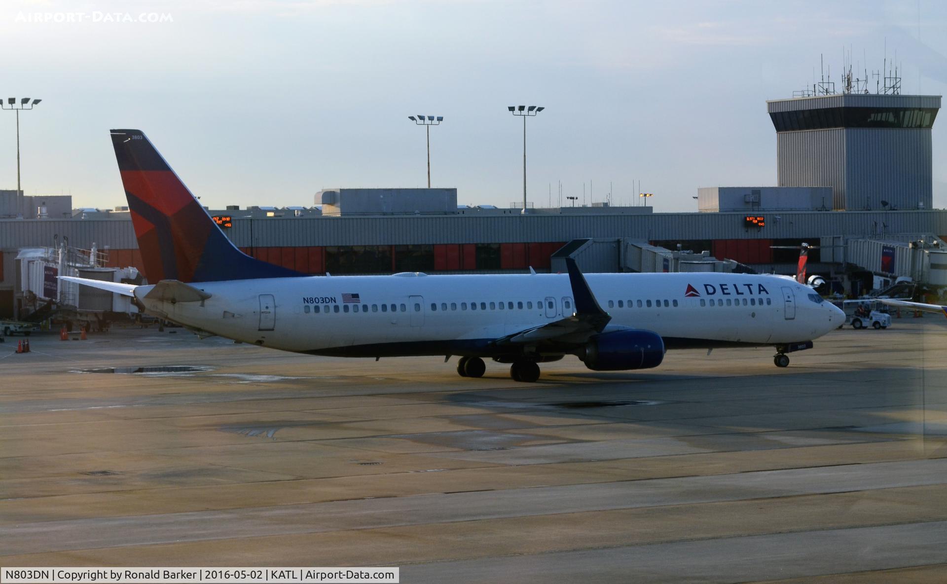 N803DN, 2013 Boeing 737-932/ER C/N 31919, Taxi Atlanta