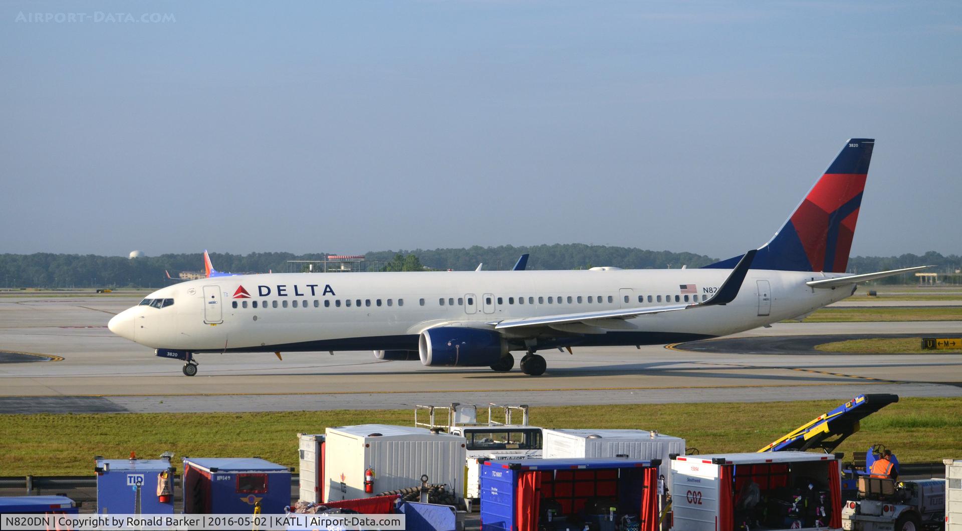N820DN, 2014 Boeing 737-932/ER C/N 31931, Taxi for takeoff Atlanta