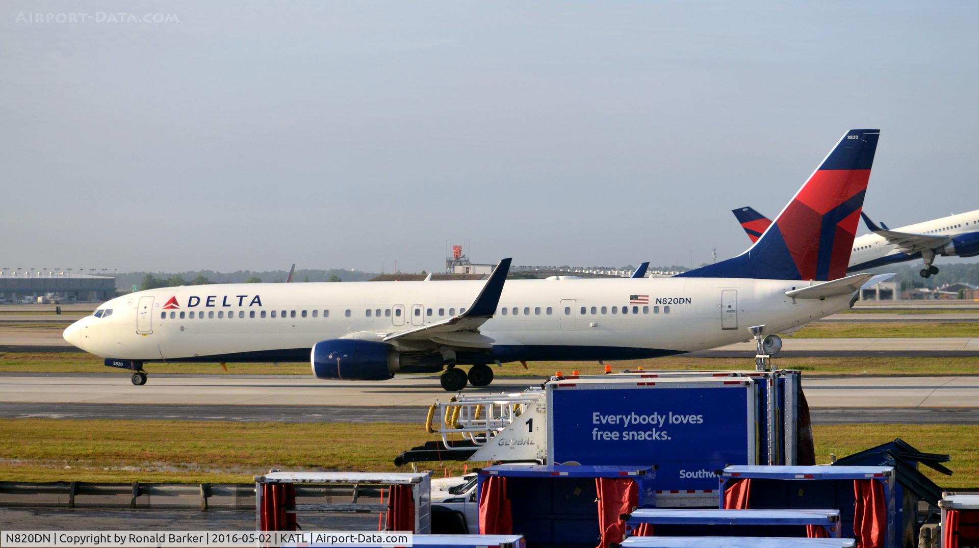 N820DN, 2014 Boeing 737-932/ER C/N 31931, Taxi for takeoff Atlanta
