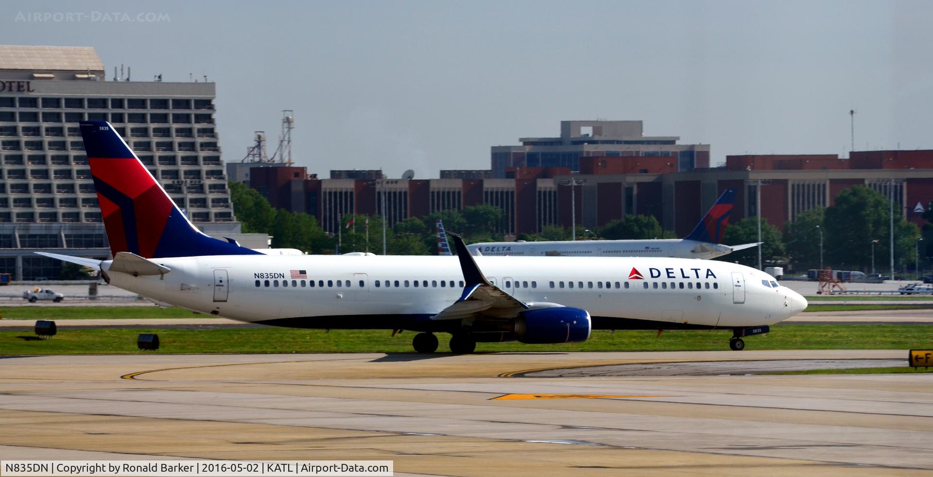 N835DN, 2015 Boeing 737-932/ER C/N 31945, Taxi Atlanta