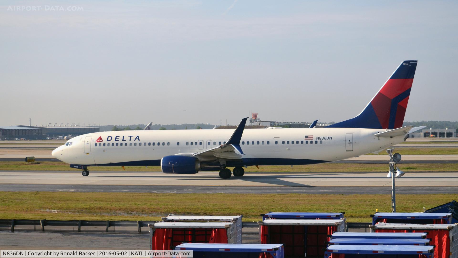 N836DN, 2015 Boeing 737-932/ER C/N 31947, Taxi Atlanta