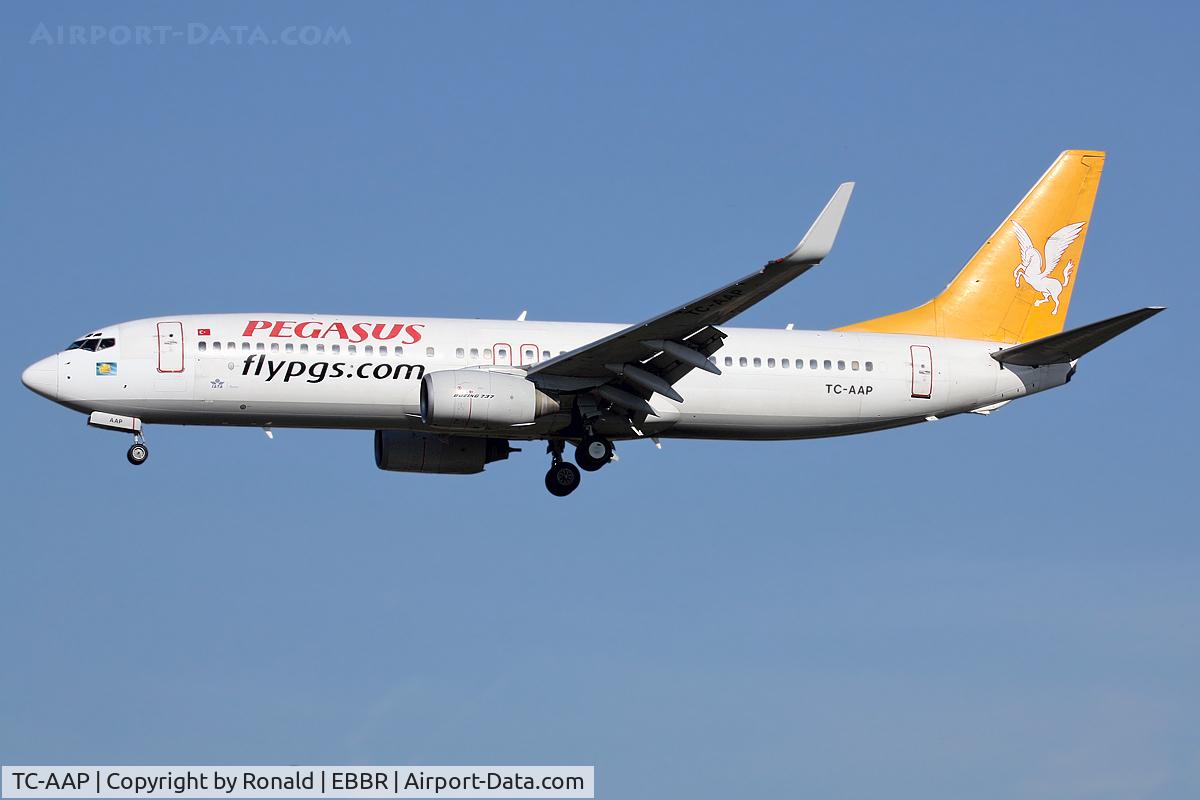 TC-AAP, 2002 Boeing 737-86N C/N 32736, at bru