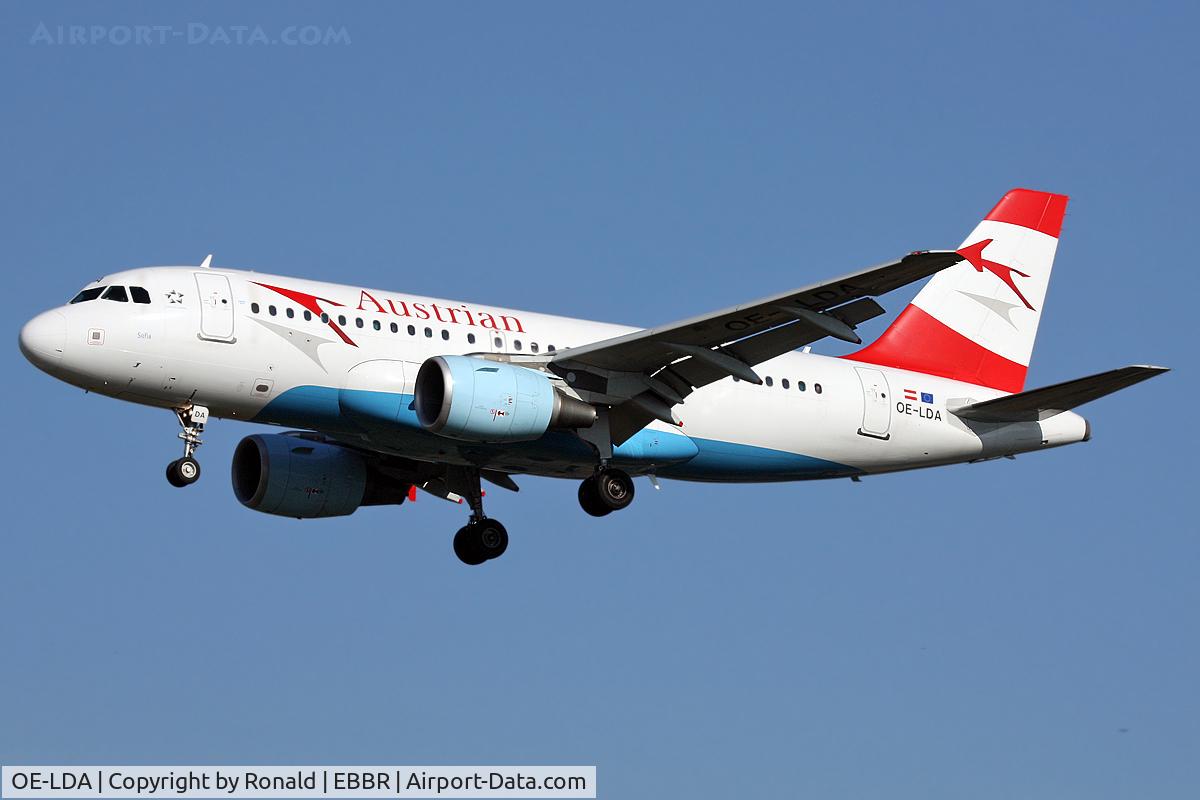 OE-LDA, 2004 Airbus A319-112 C/N 2131, at bru