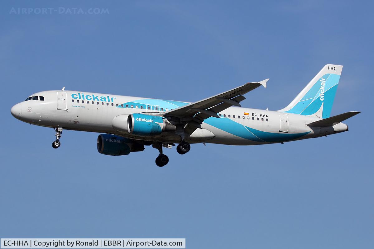 EC-HHA, 2000 Airbus A320-214 C/N 1221, at bru