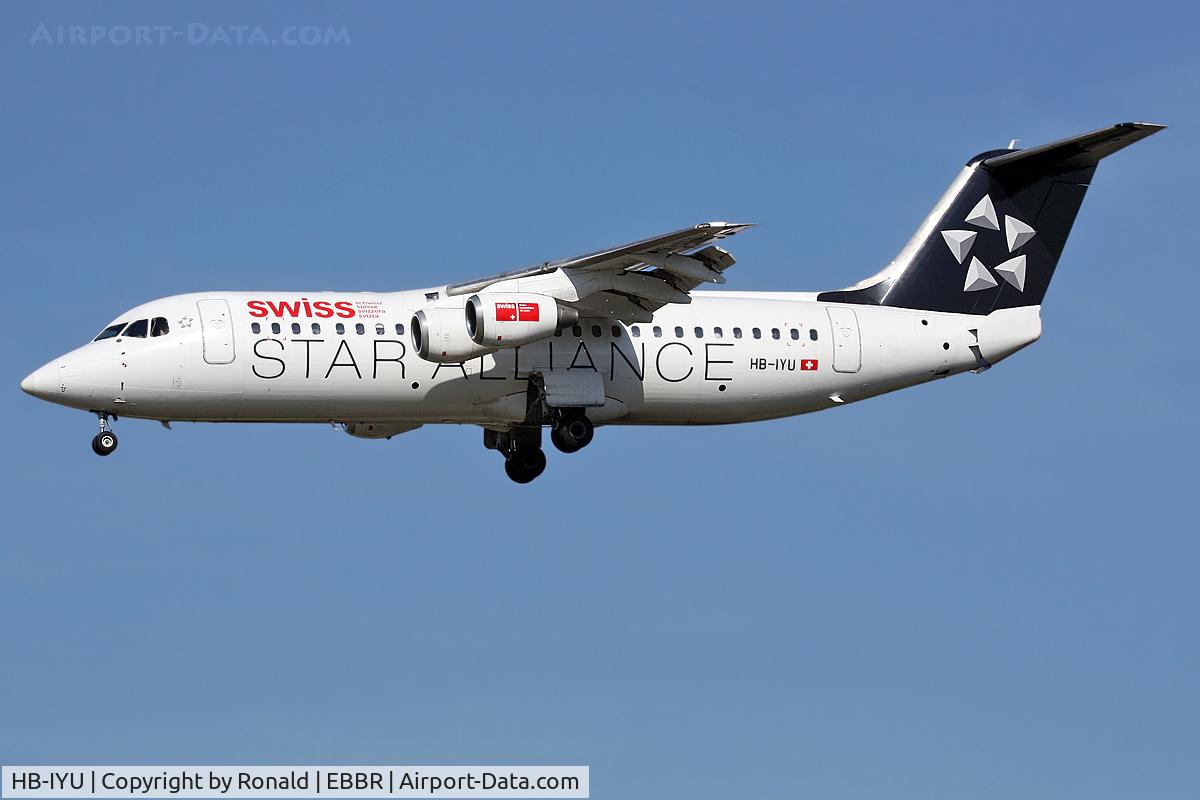 HB-IYU, 2000 British Aerospace Avro 146-RJ100 C/N E3379, at bru