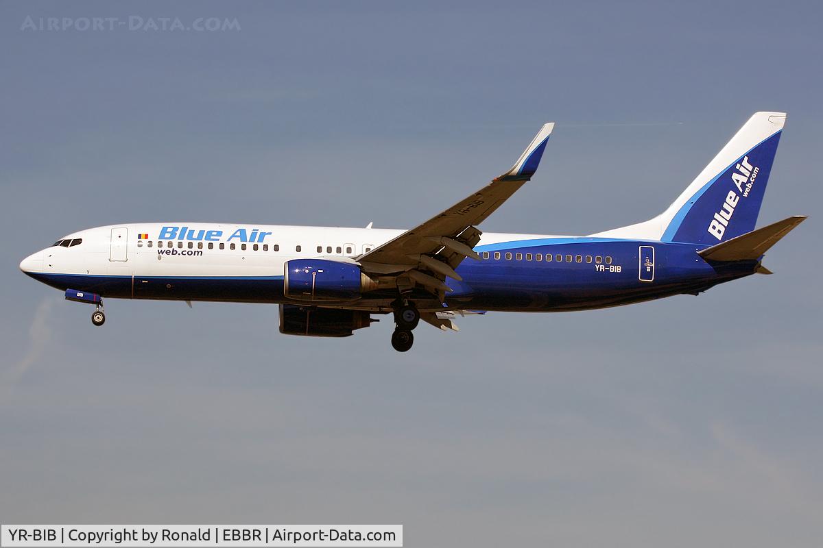 YR-BIB, 2000 Boeing 737-8AS C/N 29926, at bru