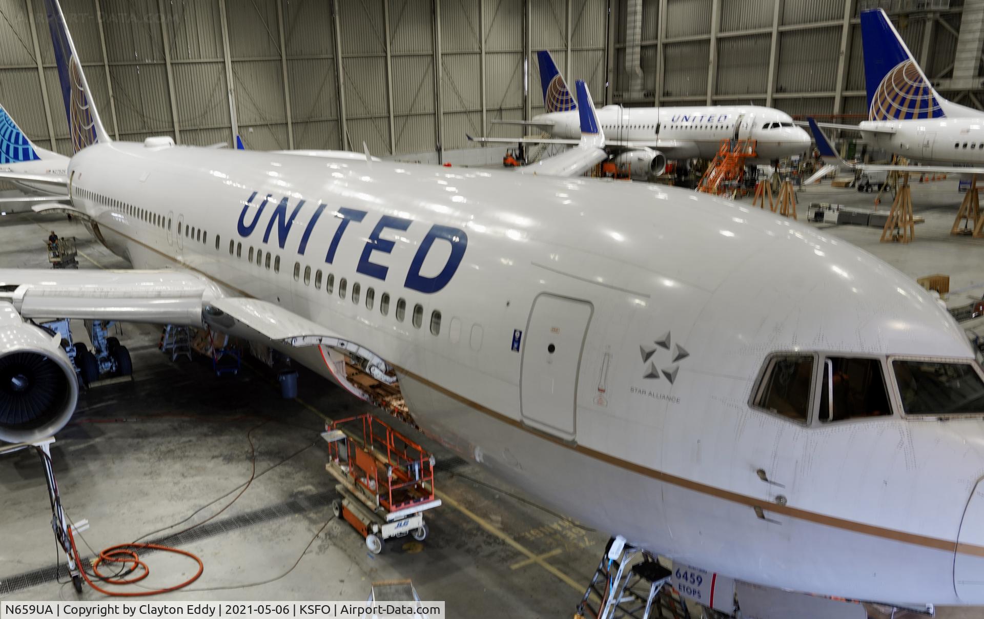 N659UA, 1993 Boeing 767-322 C/N 27114, SFO 2021.