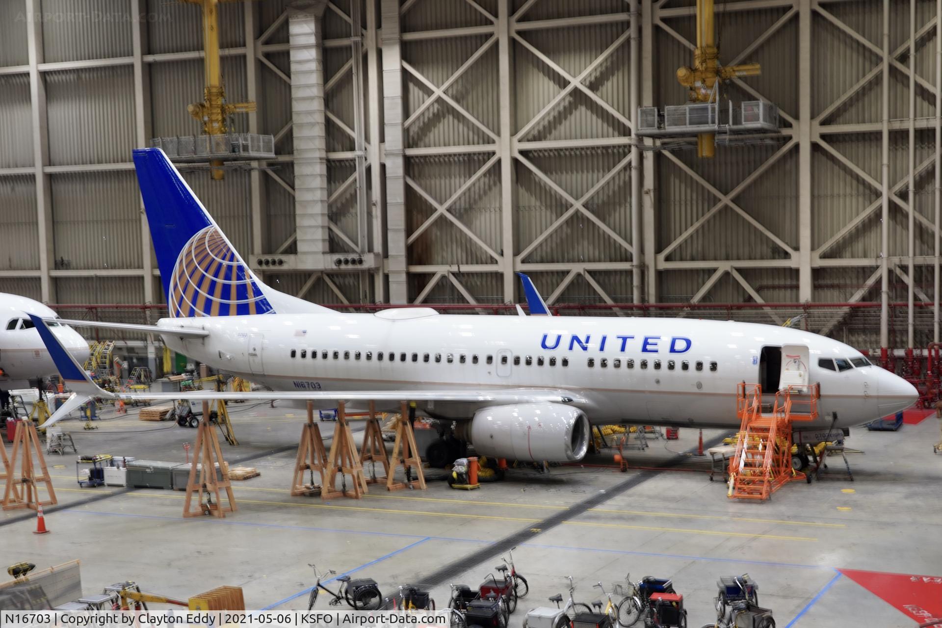 N16703, 1998 Boeing 737-724 C/N 28764, SFO 2021.