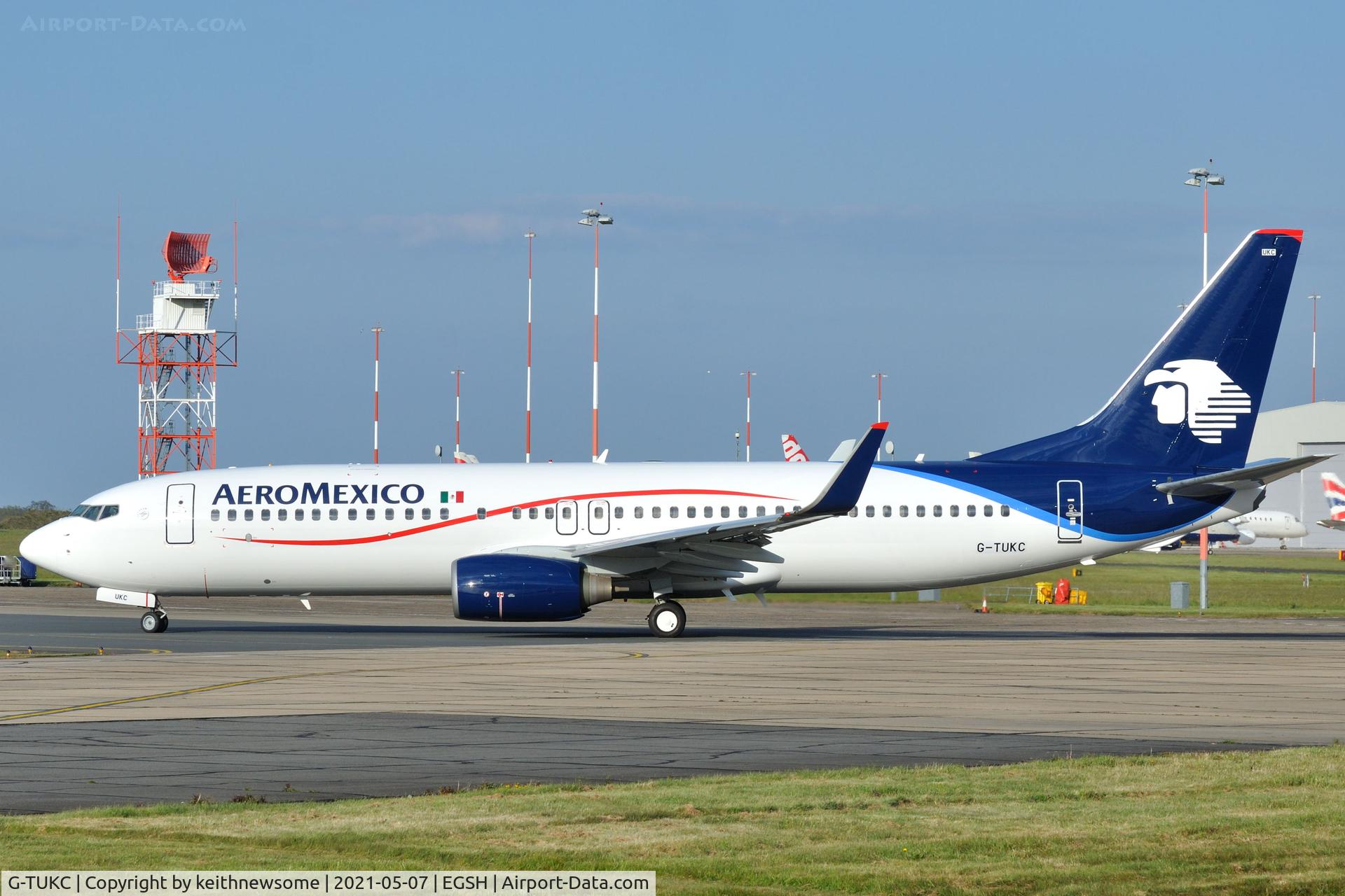 G-TUKC, 2010 Boeing 737-8FZ C/N 31713, Leaving Norwich for Lasham.