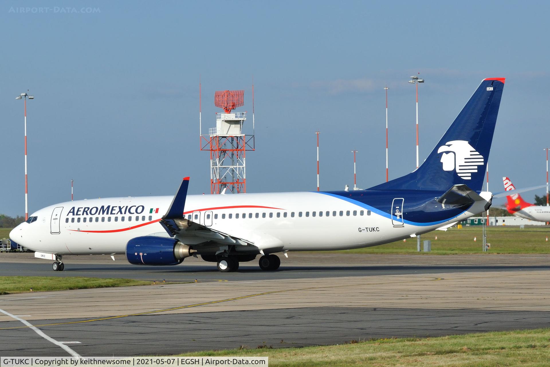 G-TUKC, 2010 Boeing 737-8FZ C/N 31713, Leaving Norwich for Lasham.