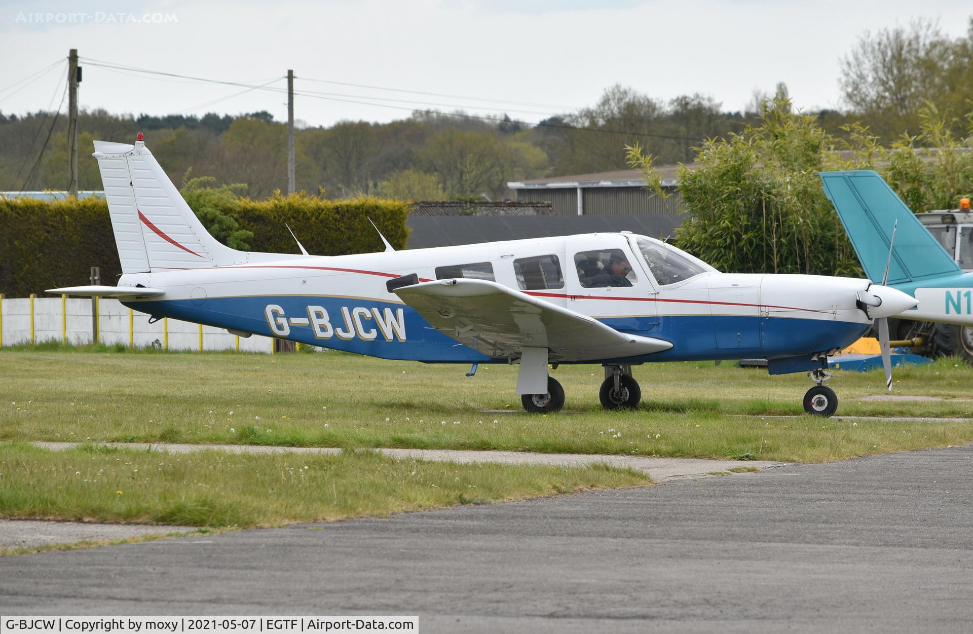 G-BJCW, 1981 Piper PA-32R-301 Saratoga SP C/N 32R-8113094, Piper PA-32R-301 Saratoga SP at Fairoaks.