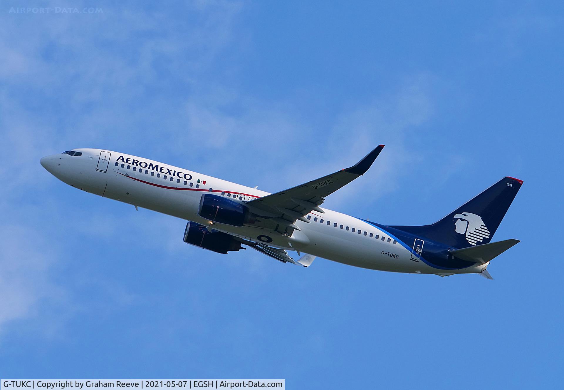 G-TUKC, 2010 Boeing 737-8FZ C/N 31713, Departing from Norwich.