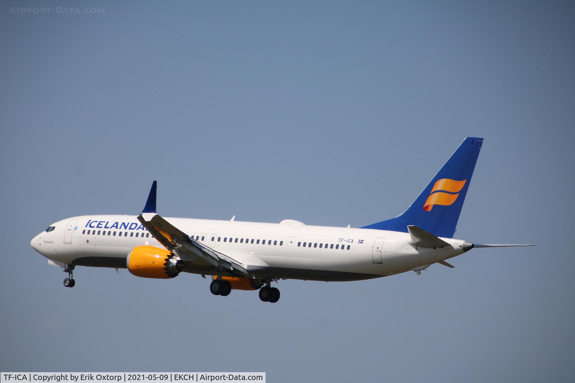 TF-ICA, 2019 Boeing 737-9 MAX C/N 44357, TF-ICA landing rw 22L