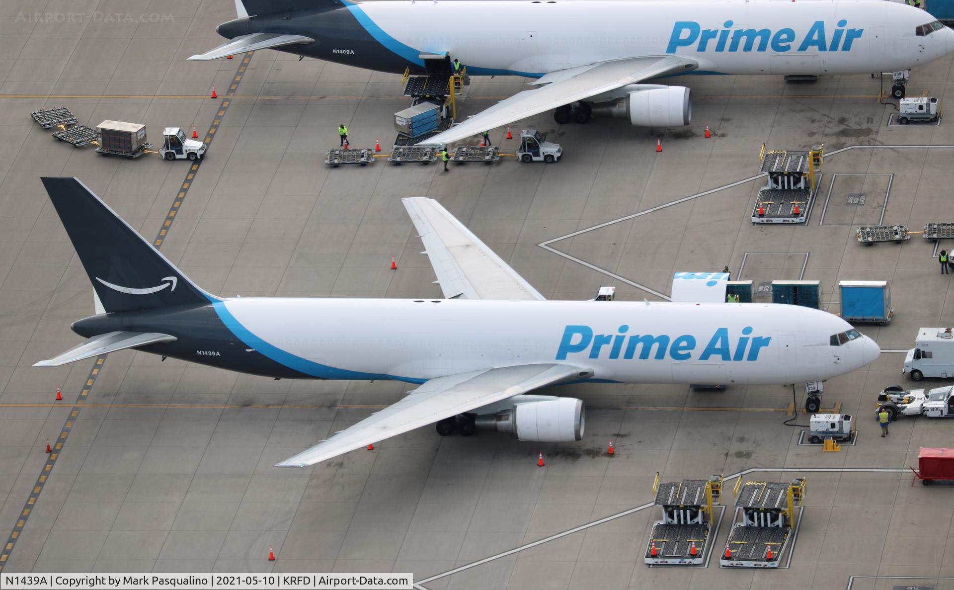 N1439A, 1997 Boeing 767-33A/ER C/N 28495, Boeing 767-33A/ER