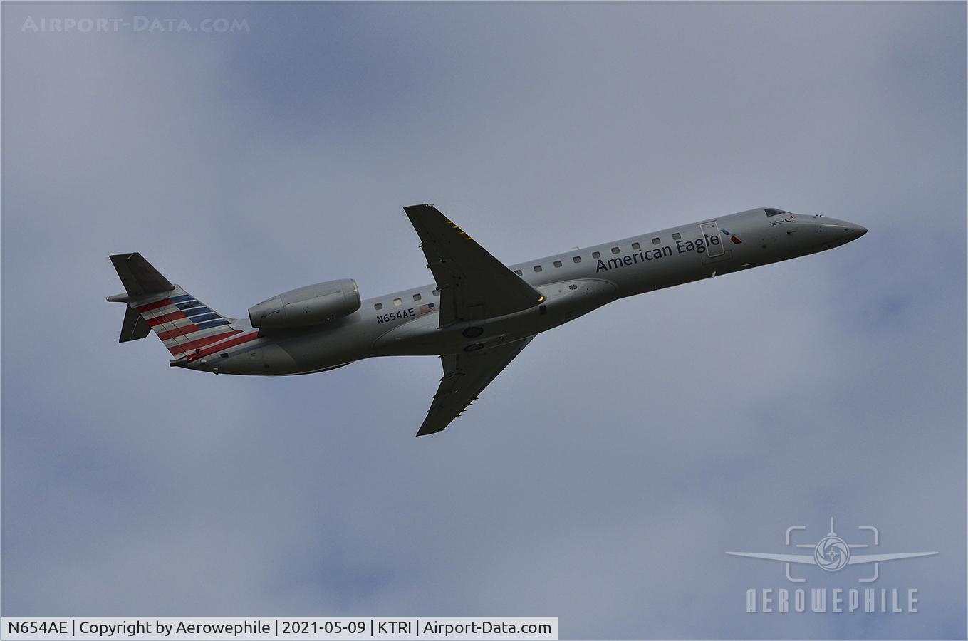 N654AE, 2001 Embraer ERJ-145LR (EMB-145LR) C/N 145437, Taking off from Tri-Cities Airport (KTRI)
09May21