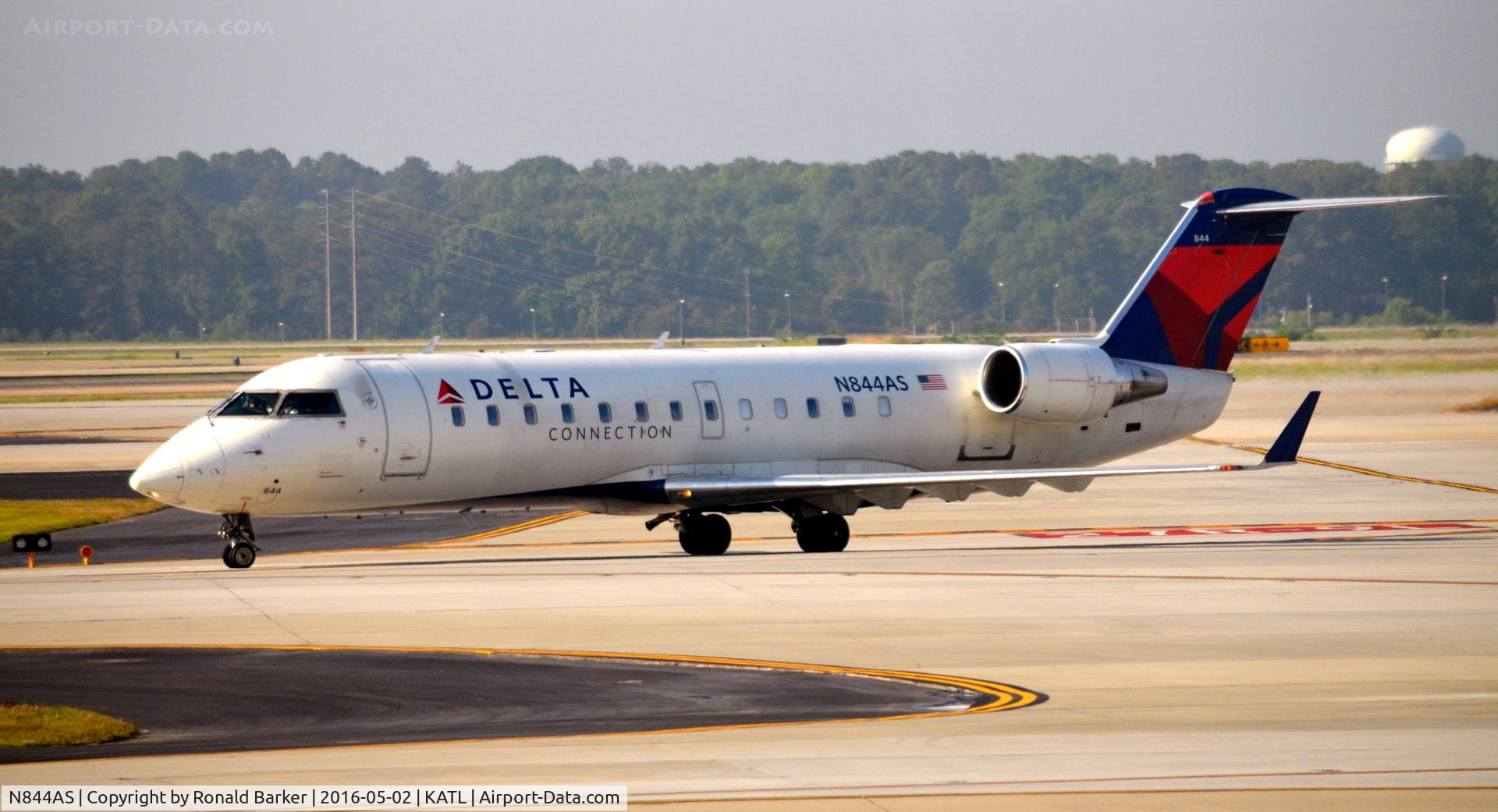 N844AS, 1999 Bombardier CRJ-200ER (CL-600-2B19) C/N 7317, Taxi Atlanta