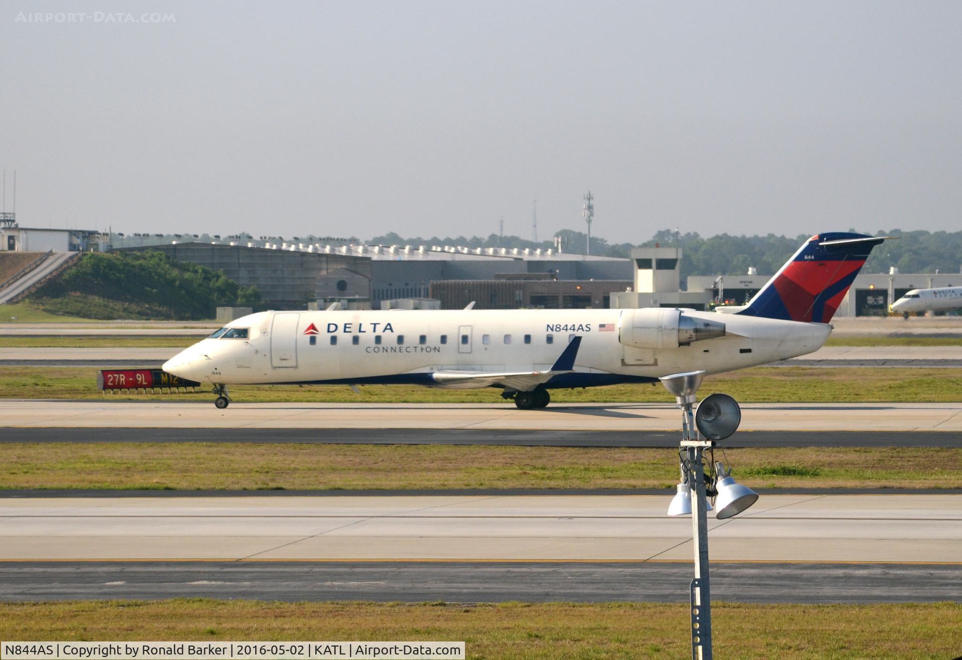 N844AS, 1999 Bombardier CRJ-200ER (CL-600-2B19) C/N 7317, Taxi Atlanta