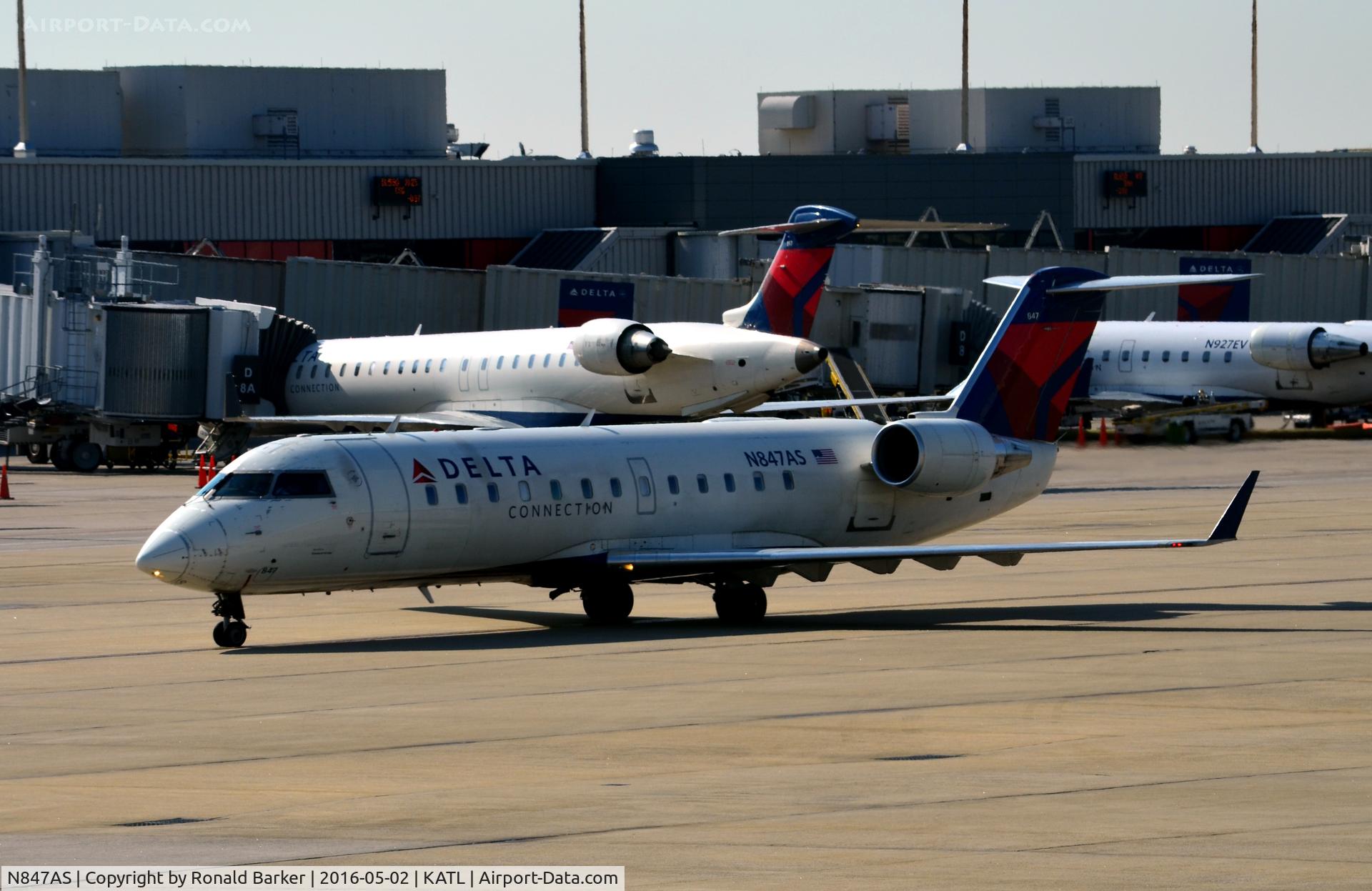 N847AS, 1999 Bombardier CRJ-200ER (CL-600-2B19) C/N 7335, Taxi Atlanta