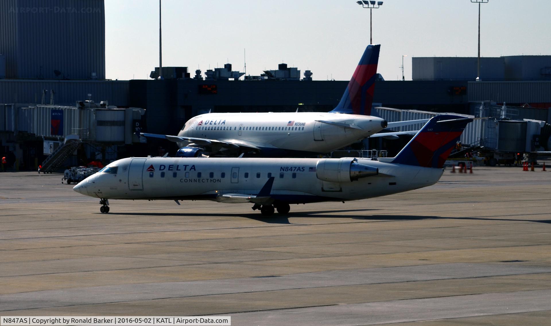 N847AS, 1999 Bombardier CRJ-200ER (CL-600-2B19) C/N 7335, Taxi Atlanta