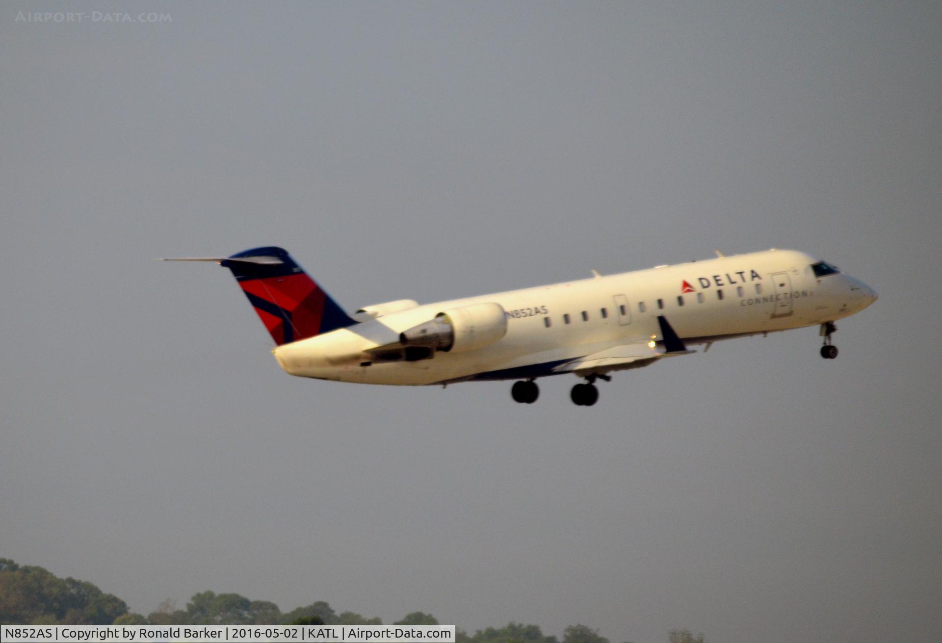 N852AS, 2000 Bombardier CRJ-200ER (CL-600-2B19) C/N 7369, Departure Atlanta