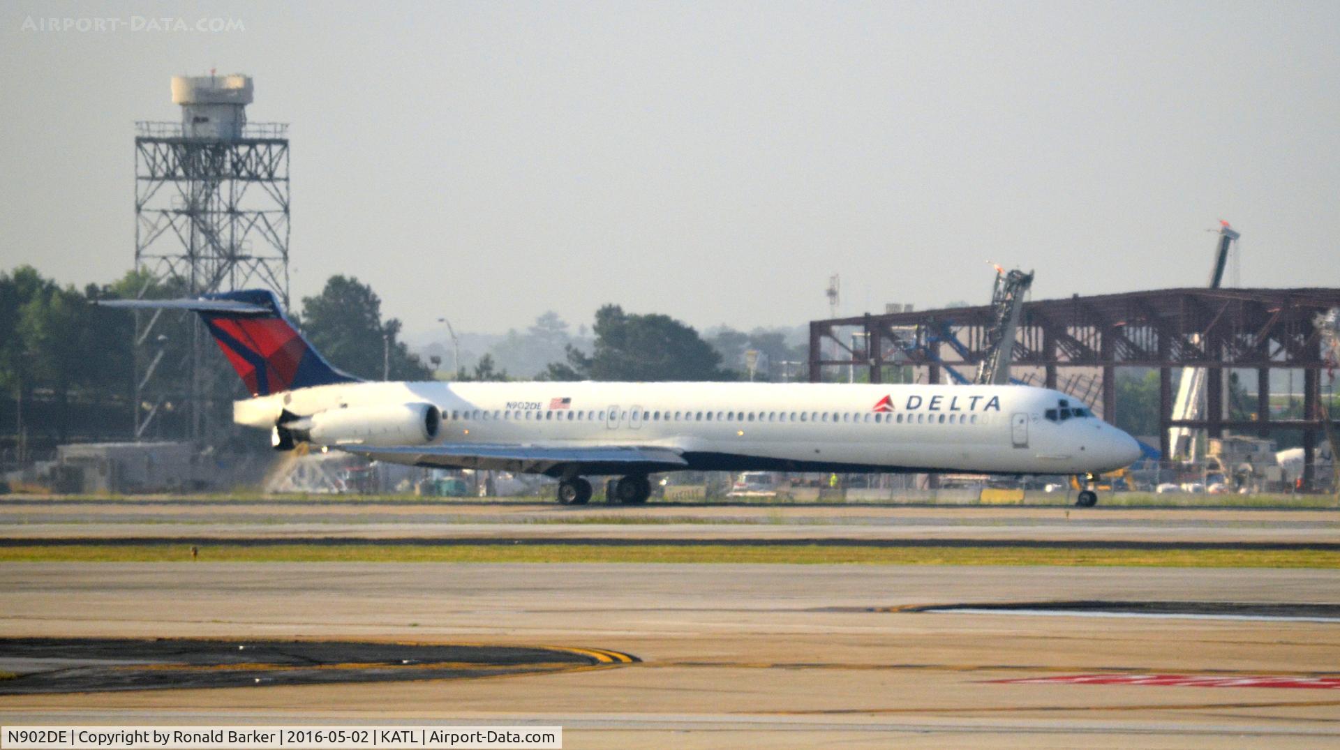 N902DE, 1992 McDonnell Douglas MD-88 C/N 53379, Landing Atlanta