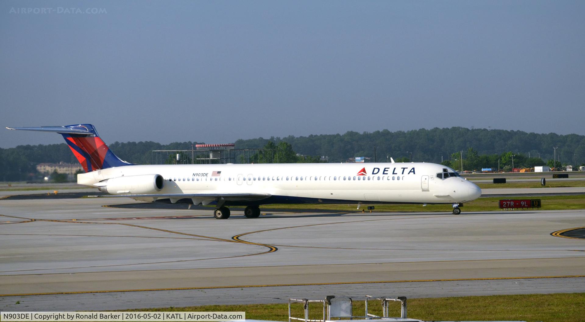N903DE, 1992 McDonnell Douglas MD-88 C/N 53380, Taxi Atlanta