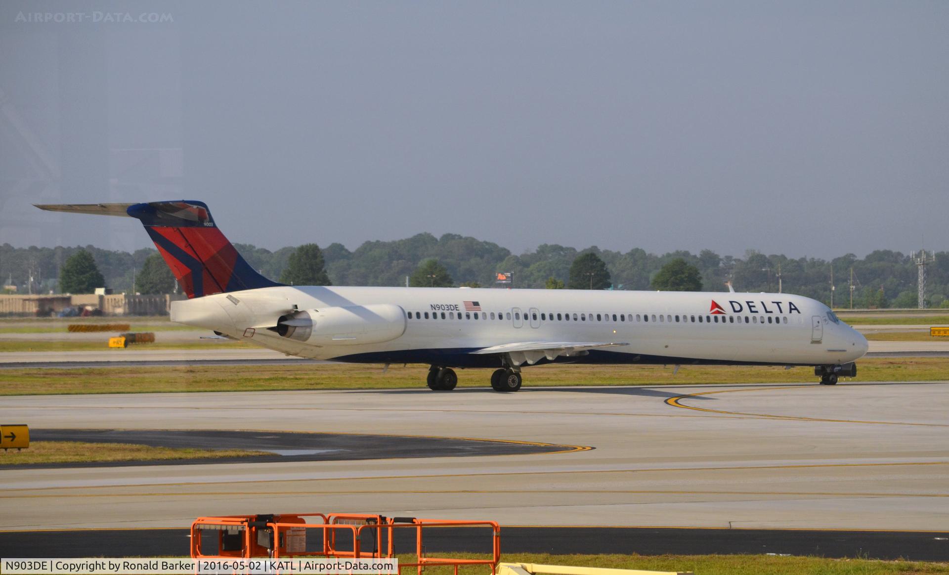 N903DE, 1992 McDonnell Douglas MD-88 C/N 53380, Taxi Atlanta