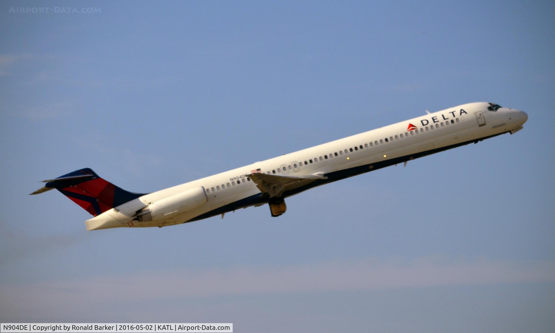 N904DE, 1992 McDonnell Douglas MD-88 C/N 53409, Takeoff  Atlanta