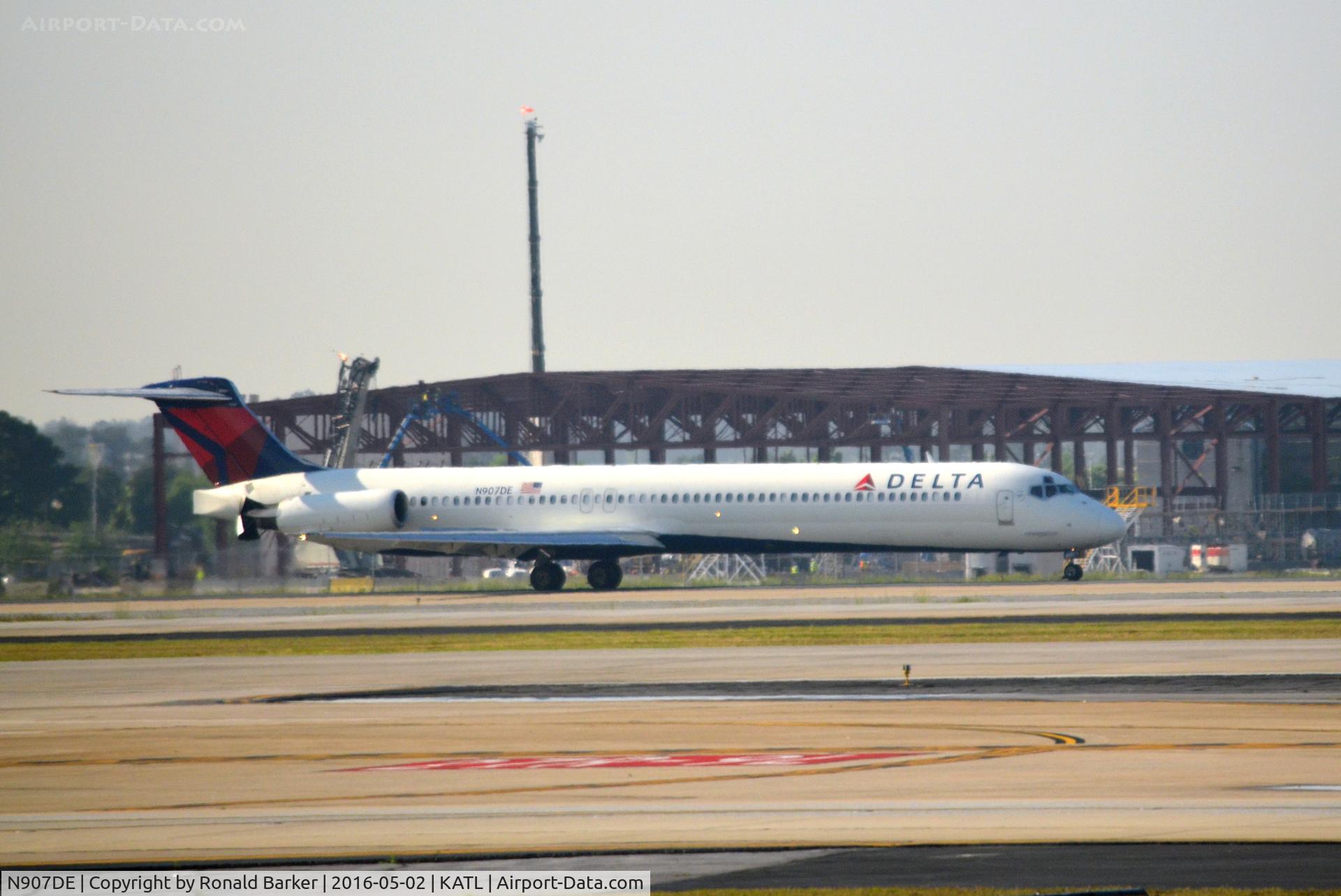 N907DE, 1992 McDonnell Douglas MD-88 C/N 53416, Landing Atlanta
