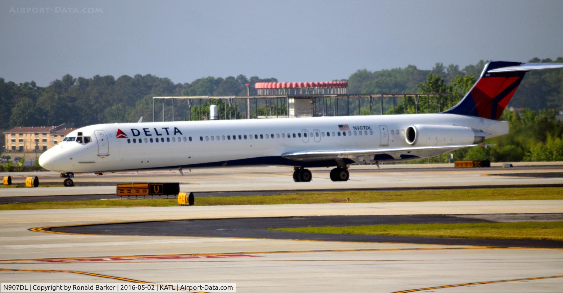 N907DL, 1987 McDonnell Douglas MD-88 C/N 49538, Taxi Atlanta