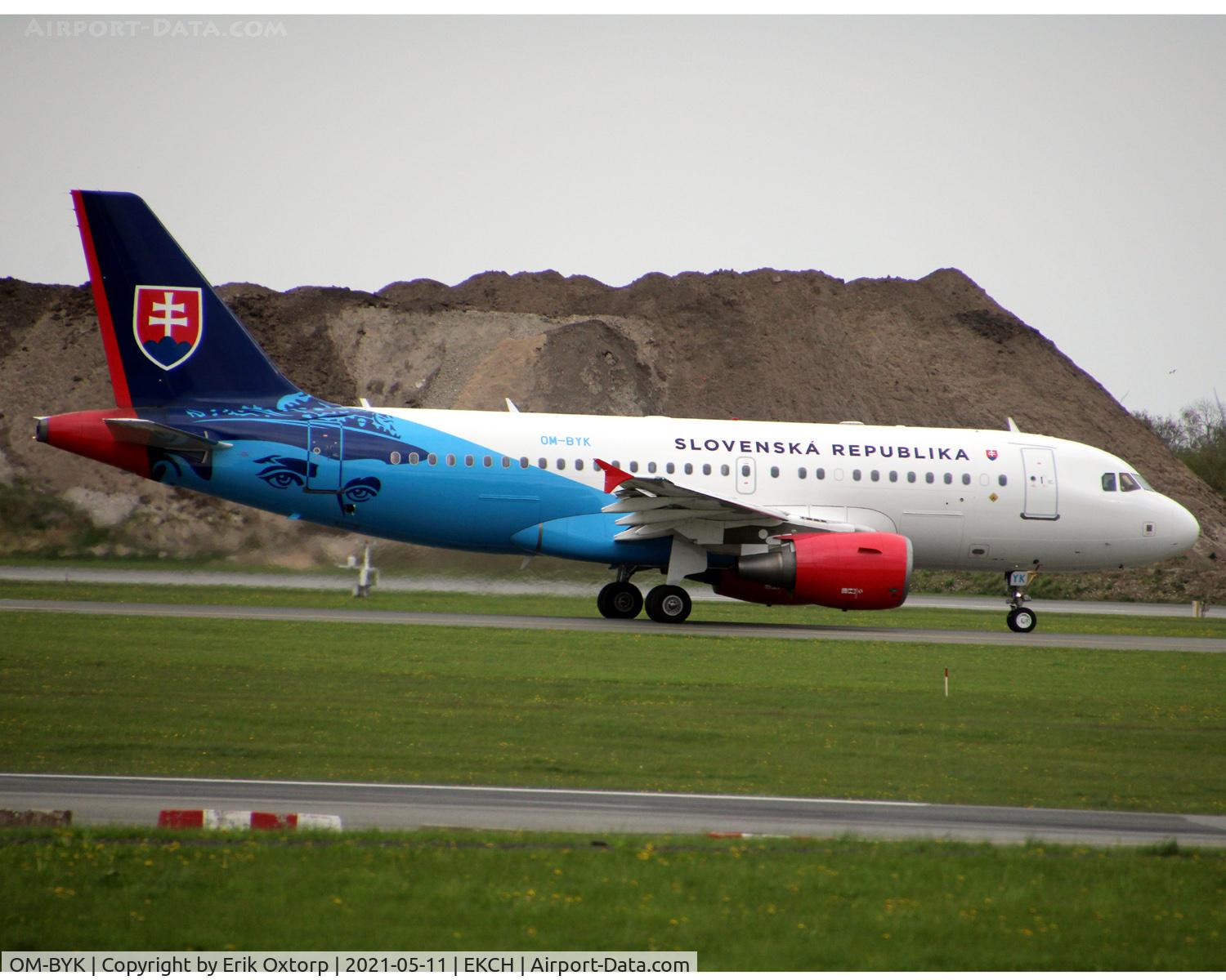 OM-BYK, 2001 Airbus ACJ319 (A319-115/CJ) C/N 1485, OM-BYK taxi for takeoff rw 04R