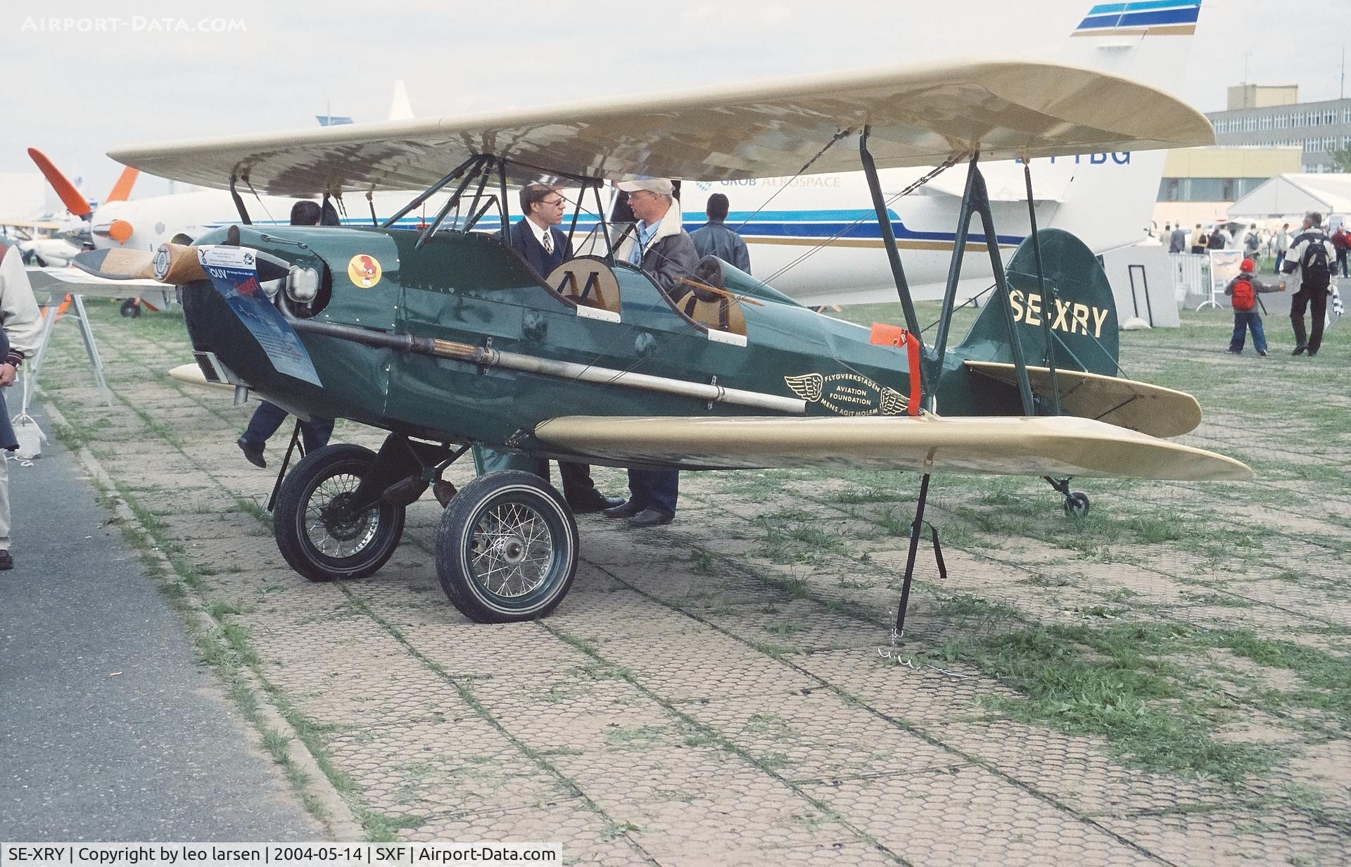 SE-XRY, 2000 Fisher Celebrity C/N AV 1086-1019, Berlin ILA 14.5.2004