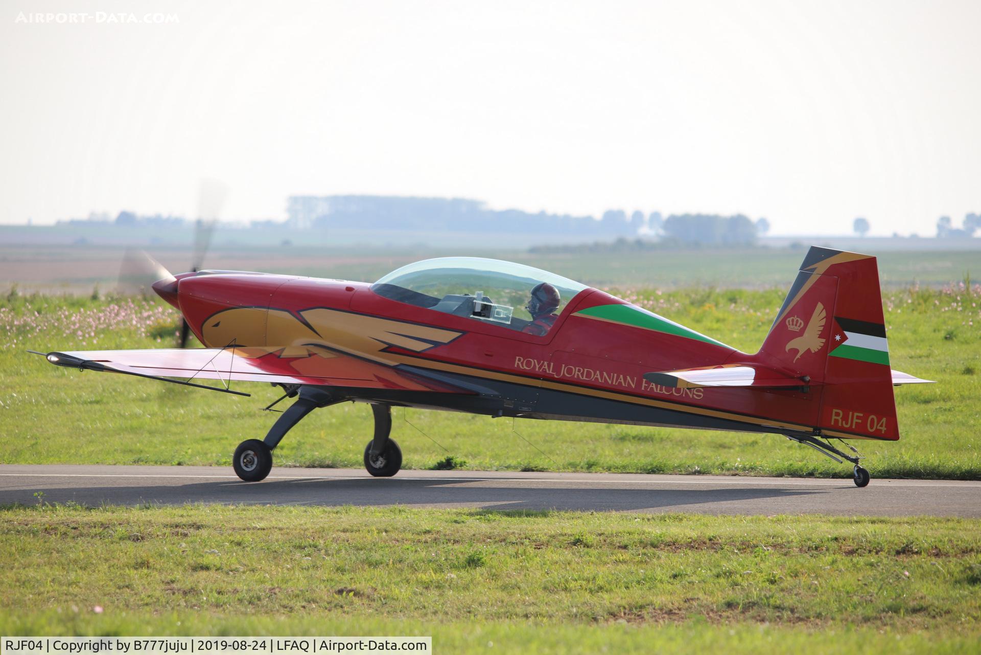 RJF04, 2018 Extra EA-330LX C/N LC072, at Albert Airshow