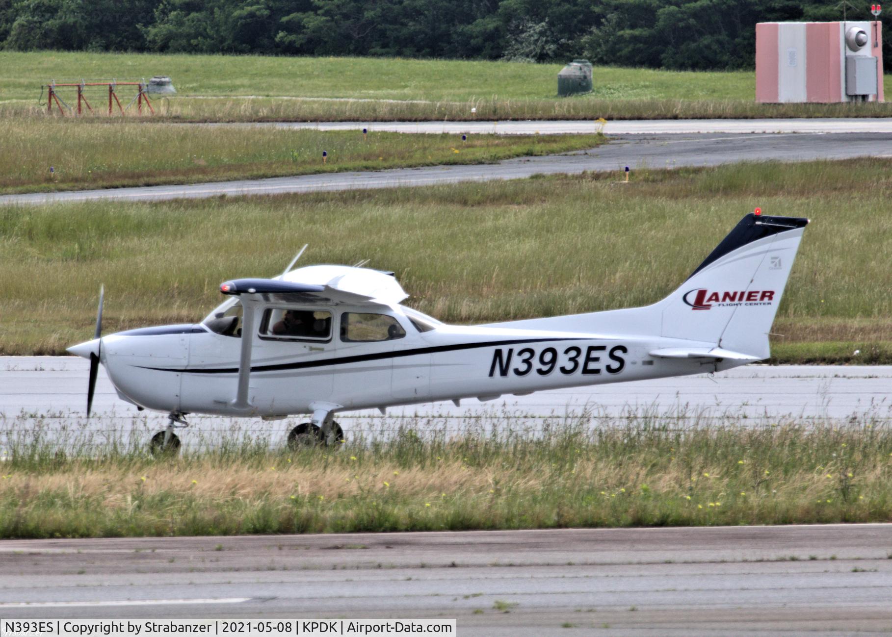 N393ES, 1997 Cessna 172R C/N 17280138, Cessna Skyhawk of Lanier Flight Center (Lanier Equipment Leasing LLC) arriving from Fulton County (KFTY)