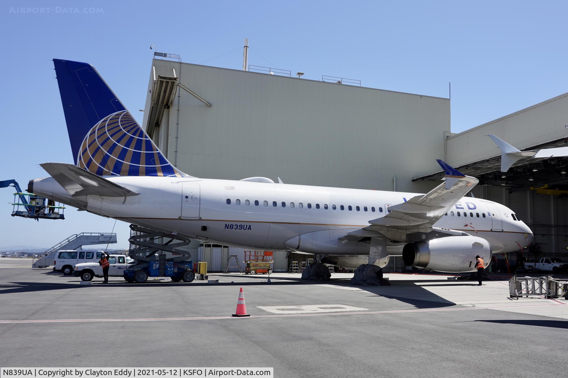 N839UA, 2001 Airbus A319-131 C/N 1507, SFO 2021.