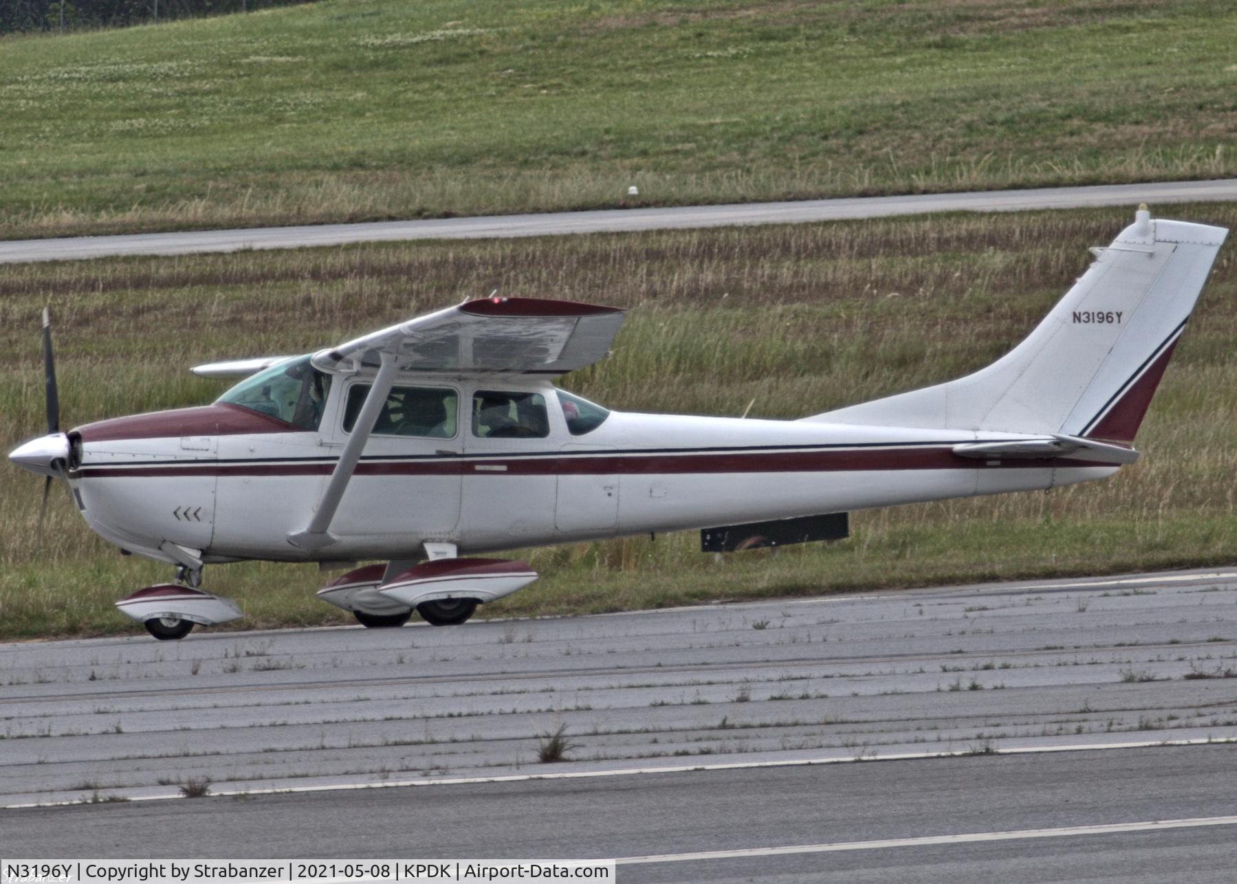 N3196Y, 1962 Cessna 182E Skylane C/N 18254196, Taxiing in after local flying