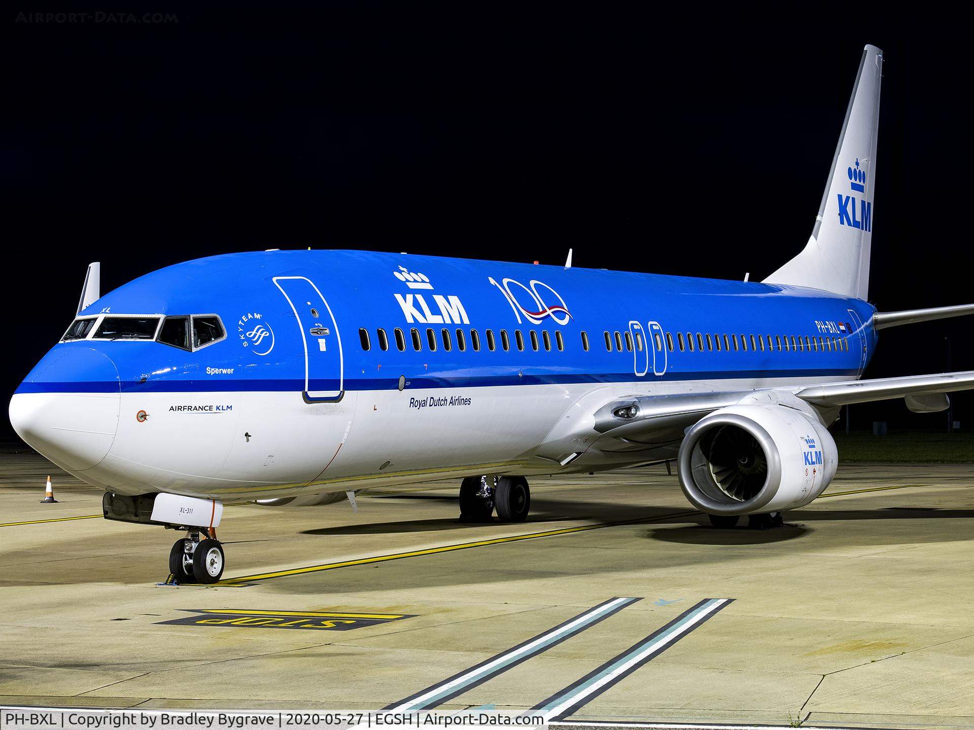 PH-BXL, 2000 Boeing 737-8K2 C/N 30359, Sat on stand 5